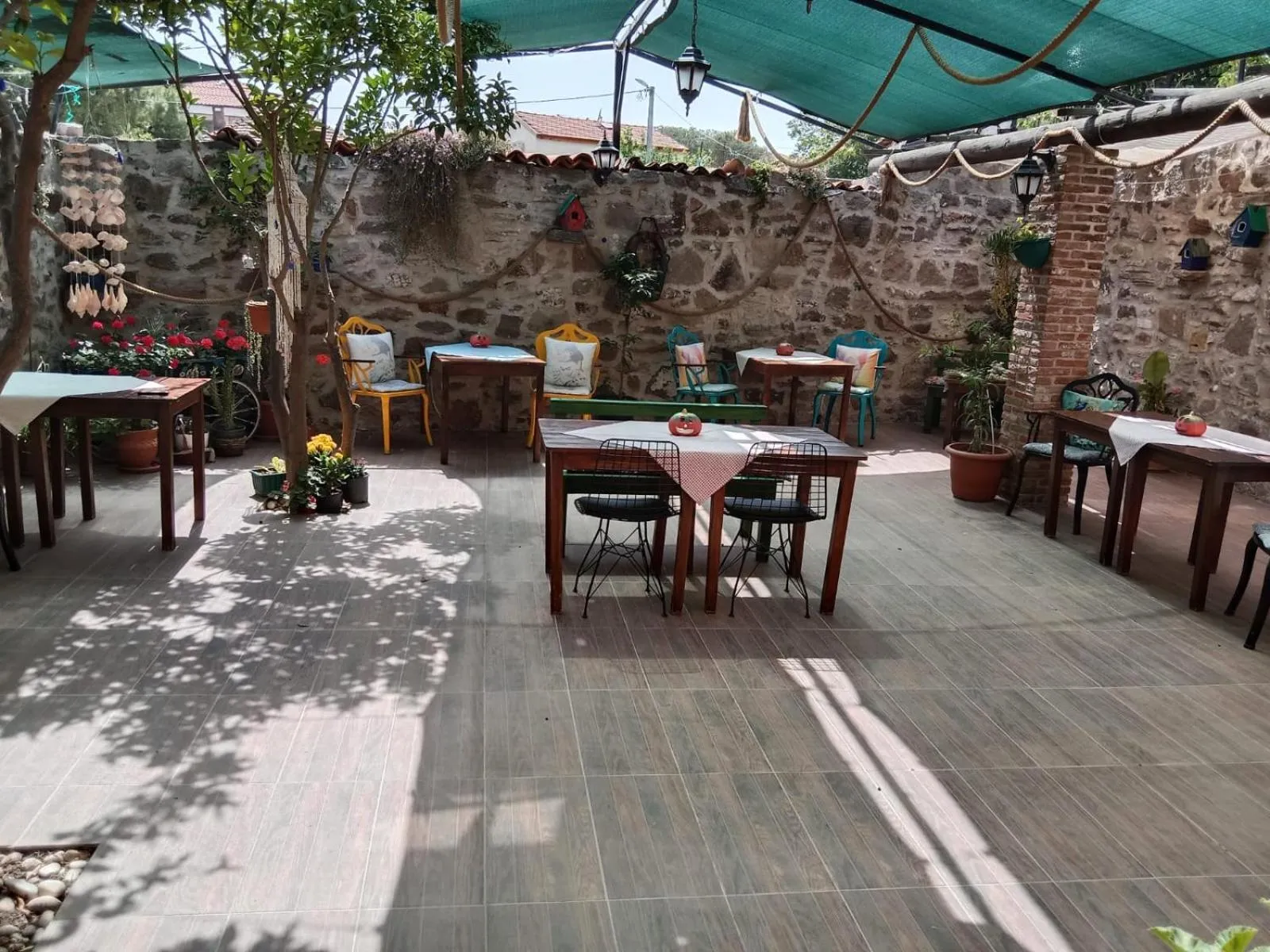 Restaurant/places to eat in HAYAT ALTI OTEL ayvalık