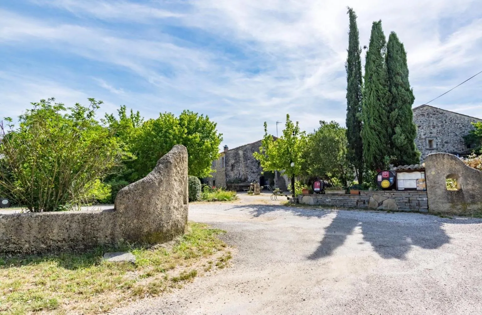 Property building in Auberge de Saugras