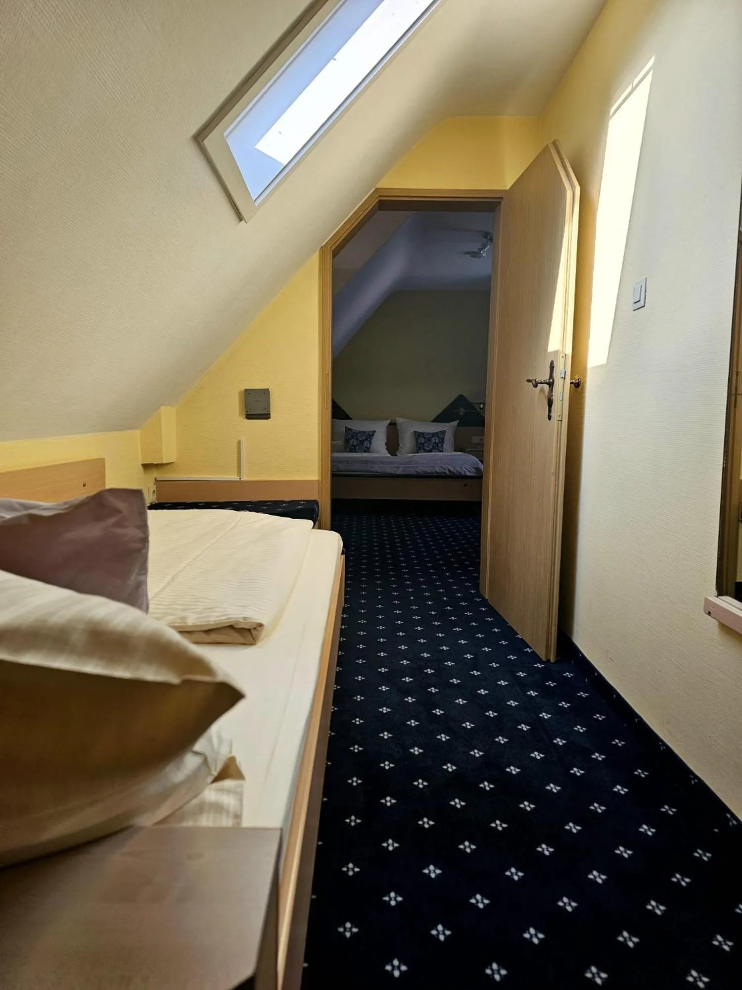 Bedroom, Bed in Hotel Rüdesheimer Hof