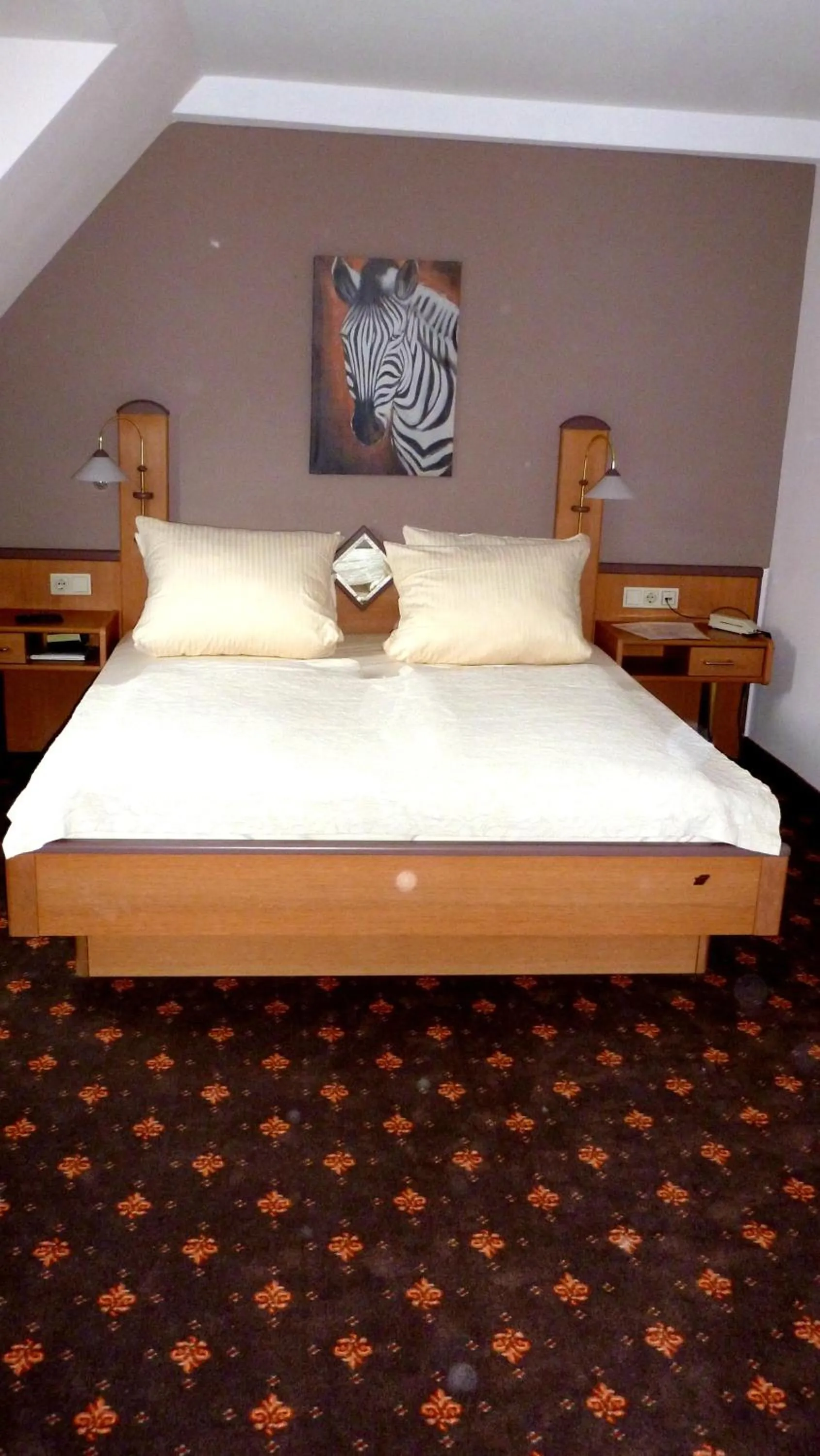 Bed in Hotel Rüdesheimer Hof