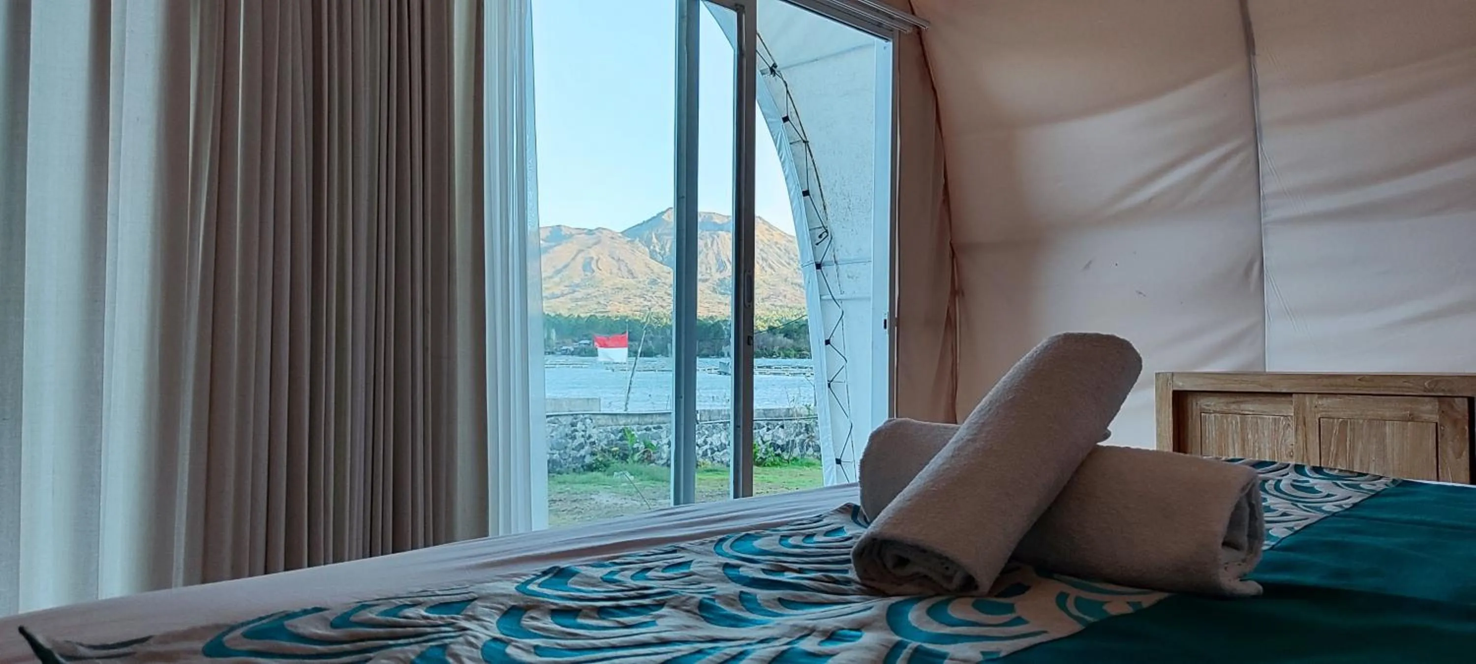 Bed in Villa Kedisan Lakeview