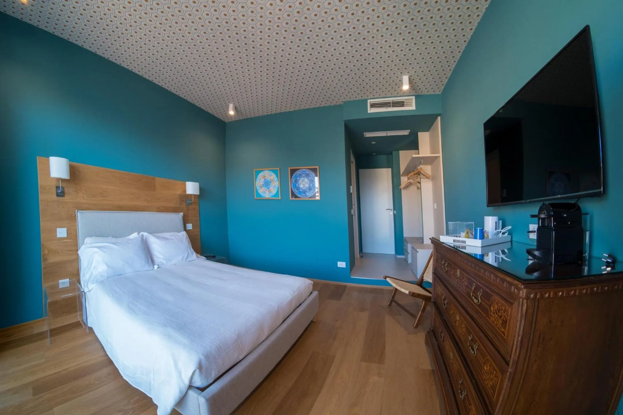 Bedroom, Bed in Gaya resort