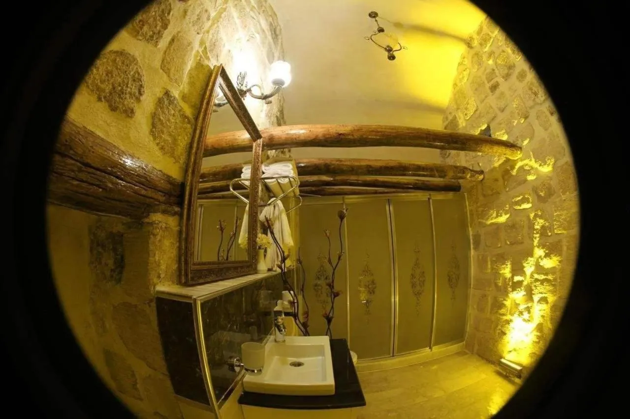 Bathroom in Tuğhan Hotel