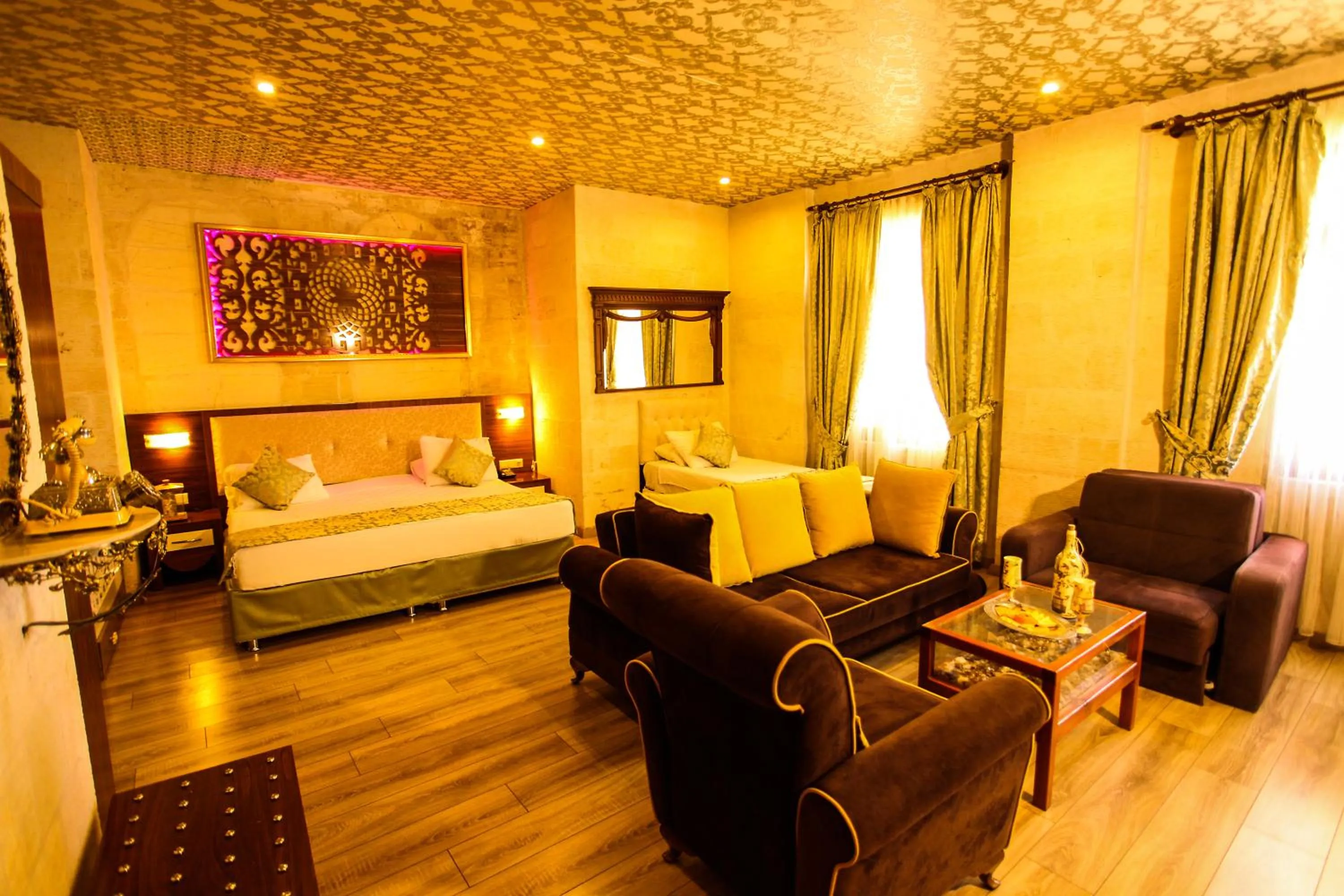 Seating area, Bed in Tuğhan Hotel