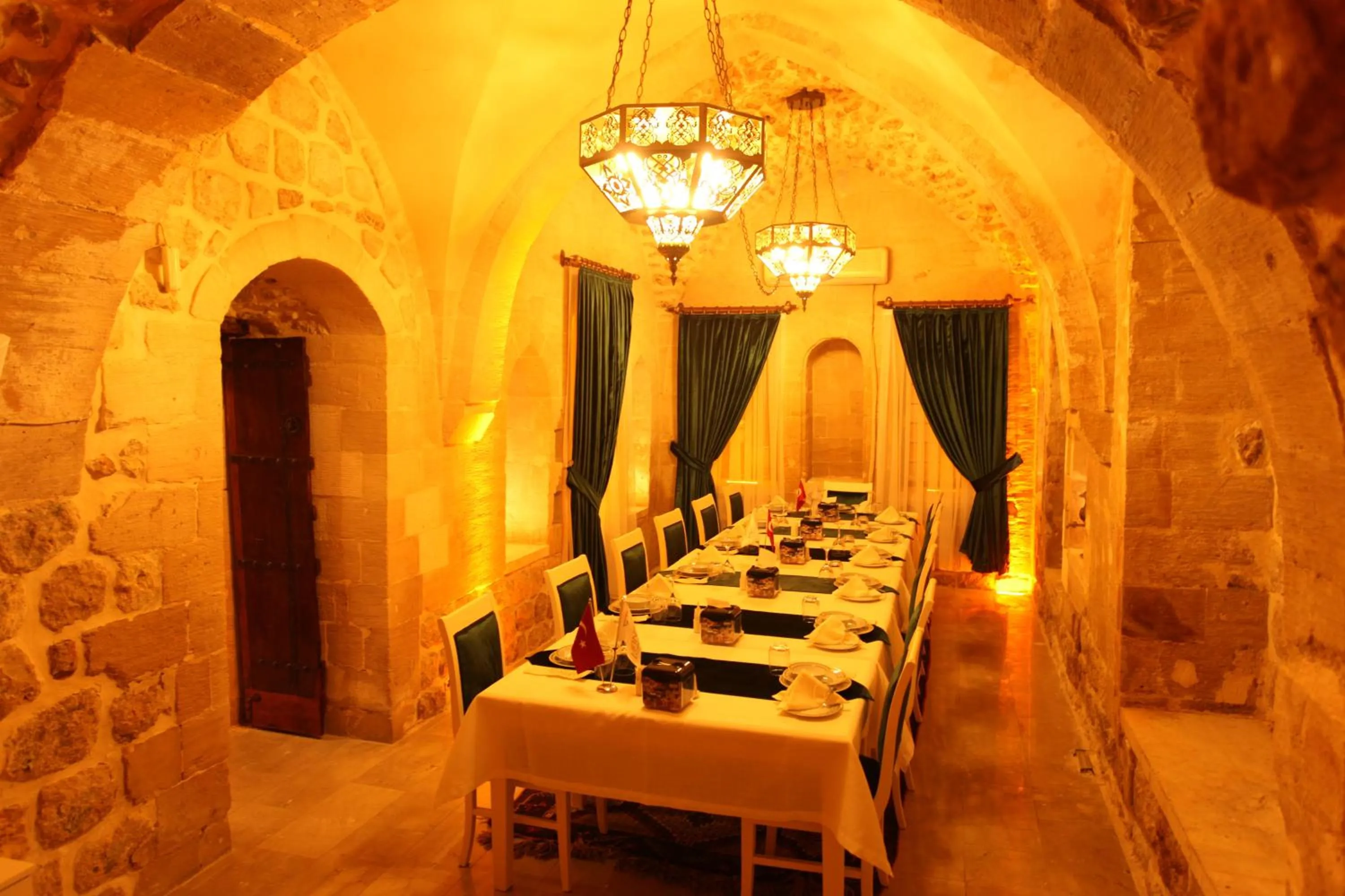 Restaurant/places to eat in Tuğhan Hotel