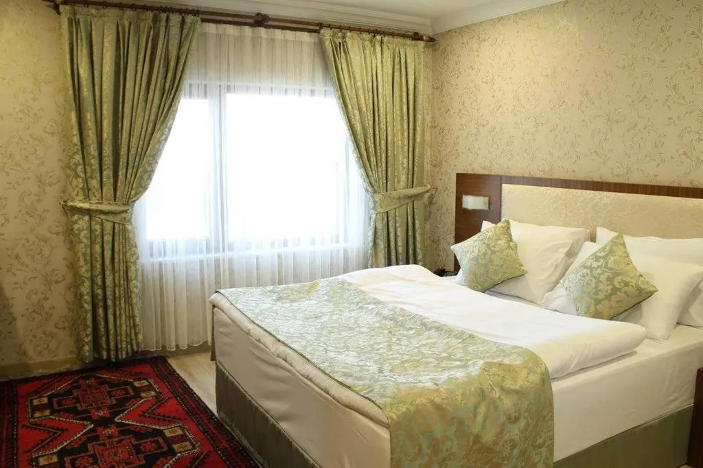 Photo of the whole room, Bed in Tuğhan Hotel
