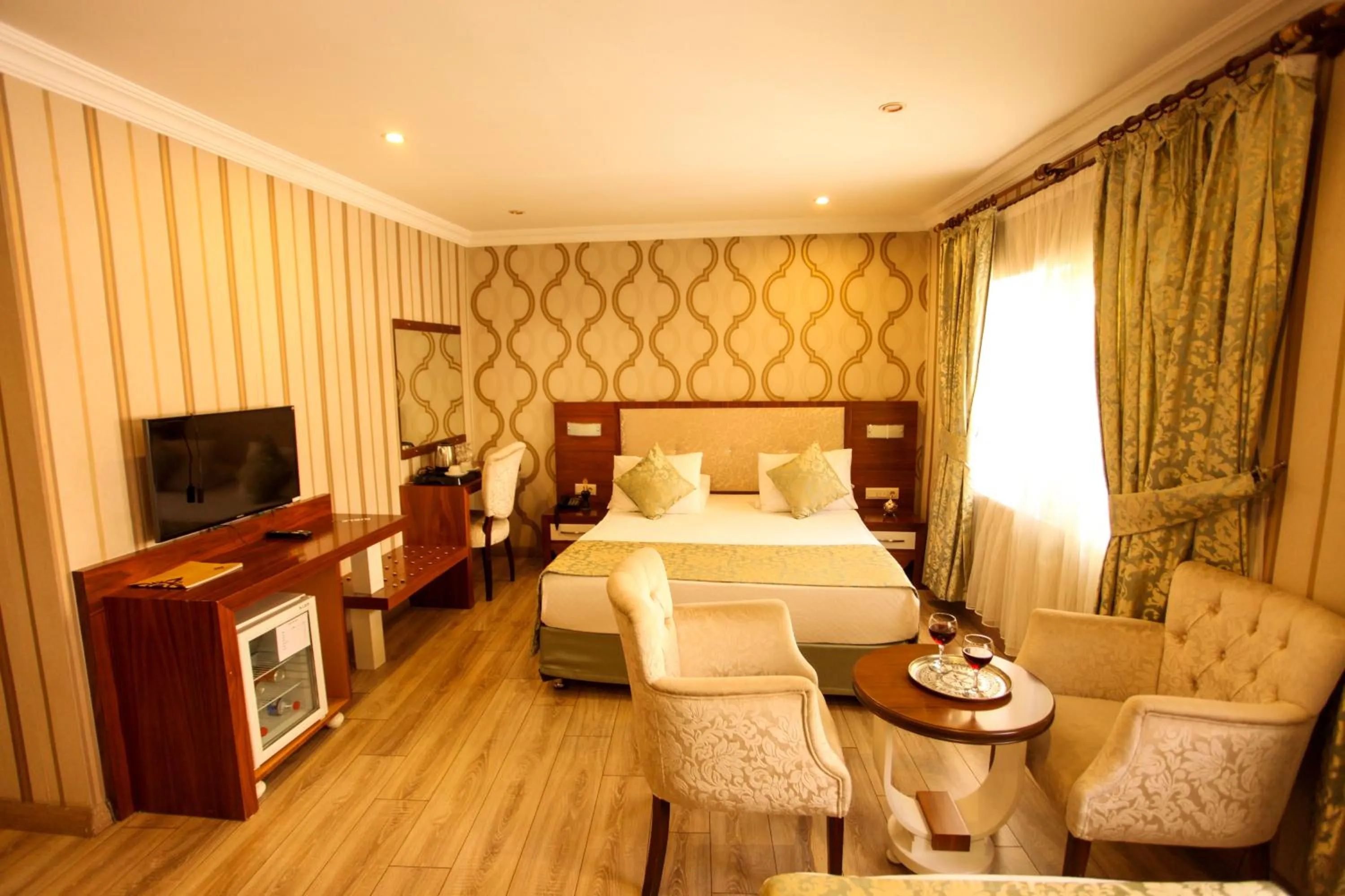 Photo of the whole room, Bed in Tuğhan Hotel