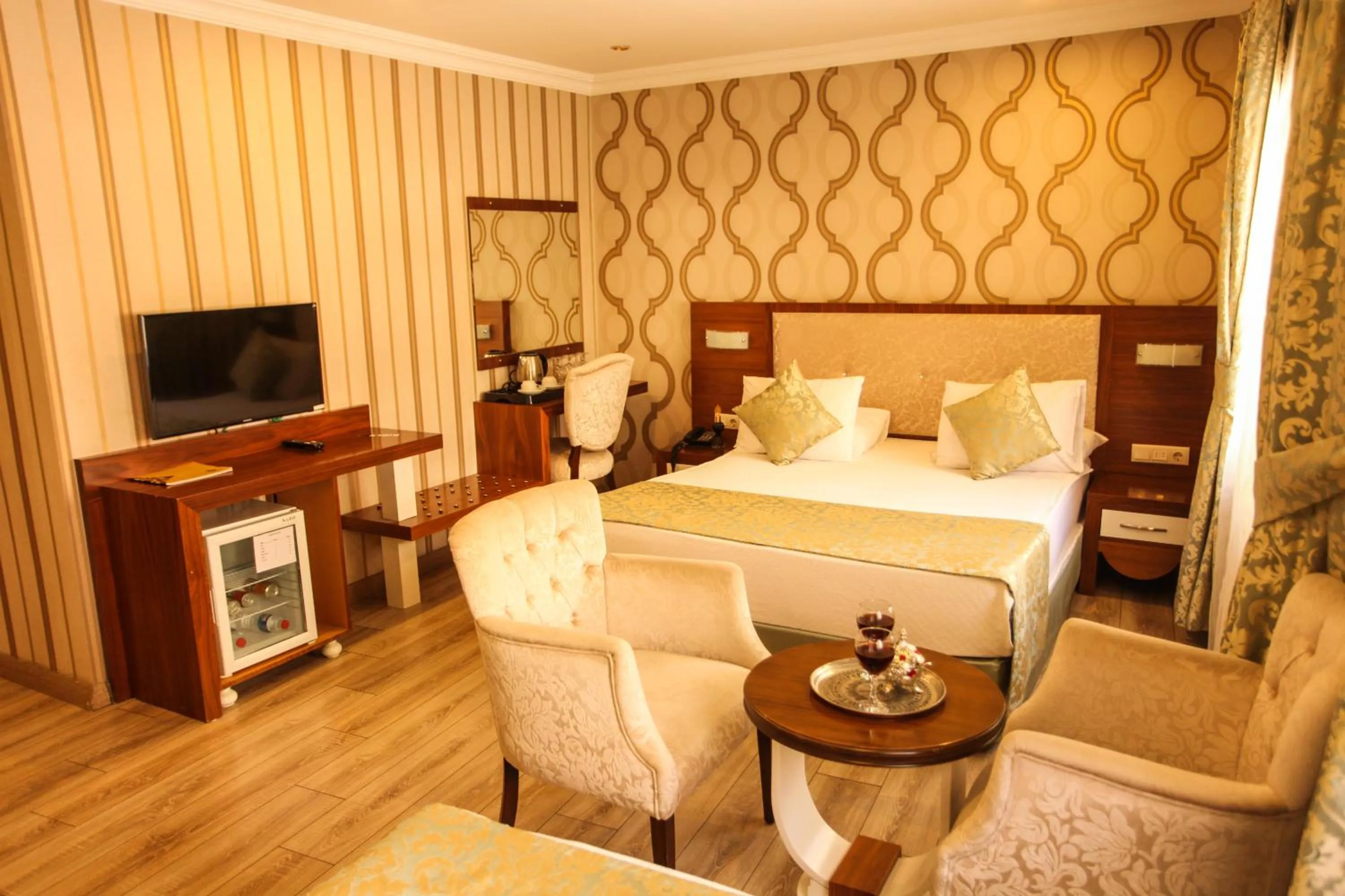 Photo of the whole room, Bed in Tuğhan Hotel