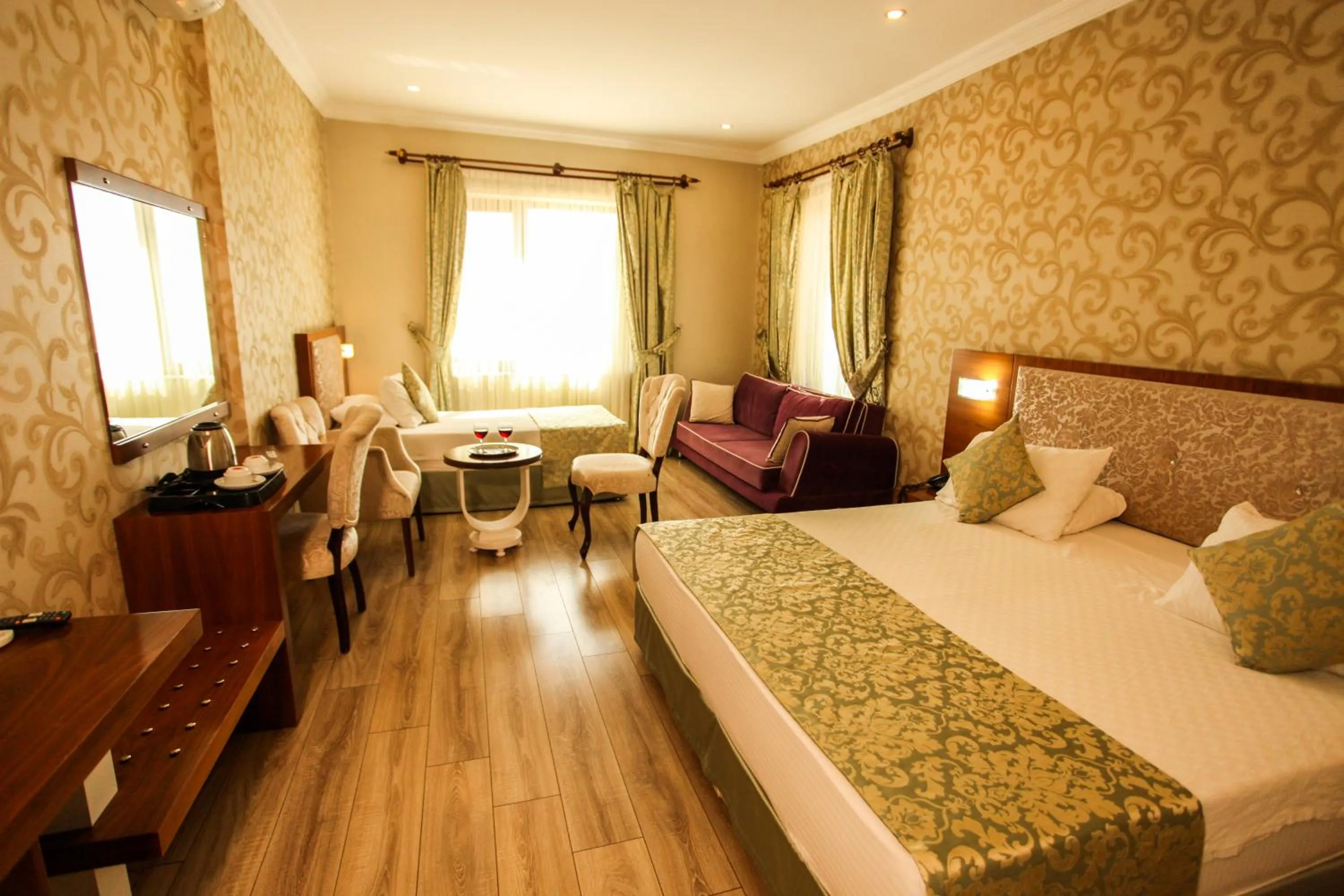 Photo of the whole room, Bed in Tuğhan Hotel
