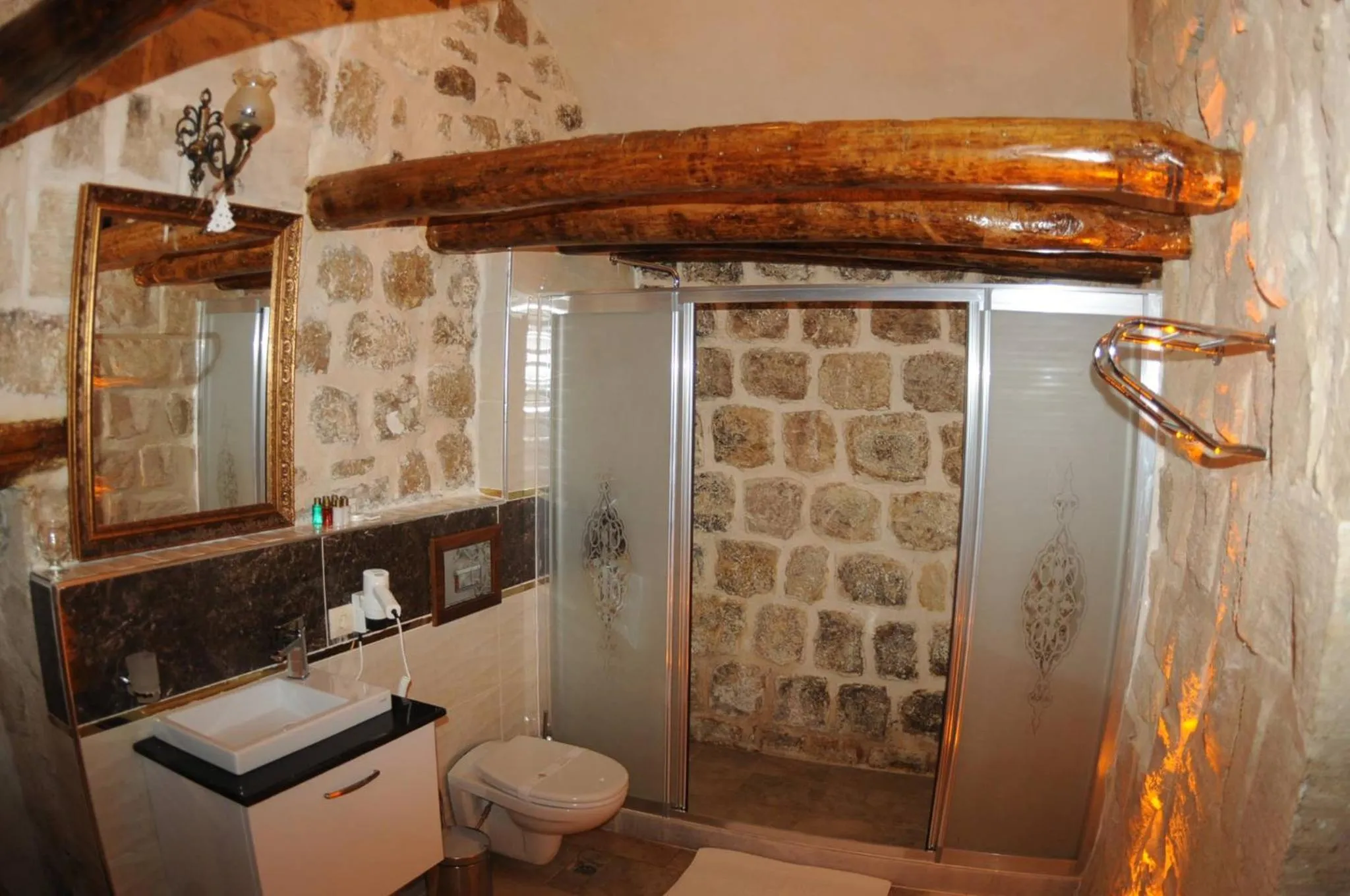 Bathroom in Tuğhan Hotel