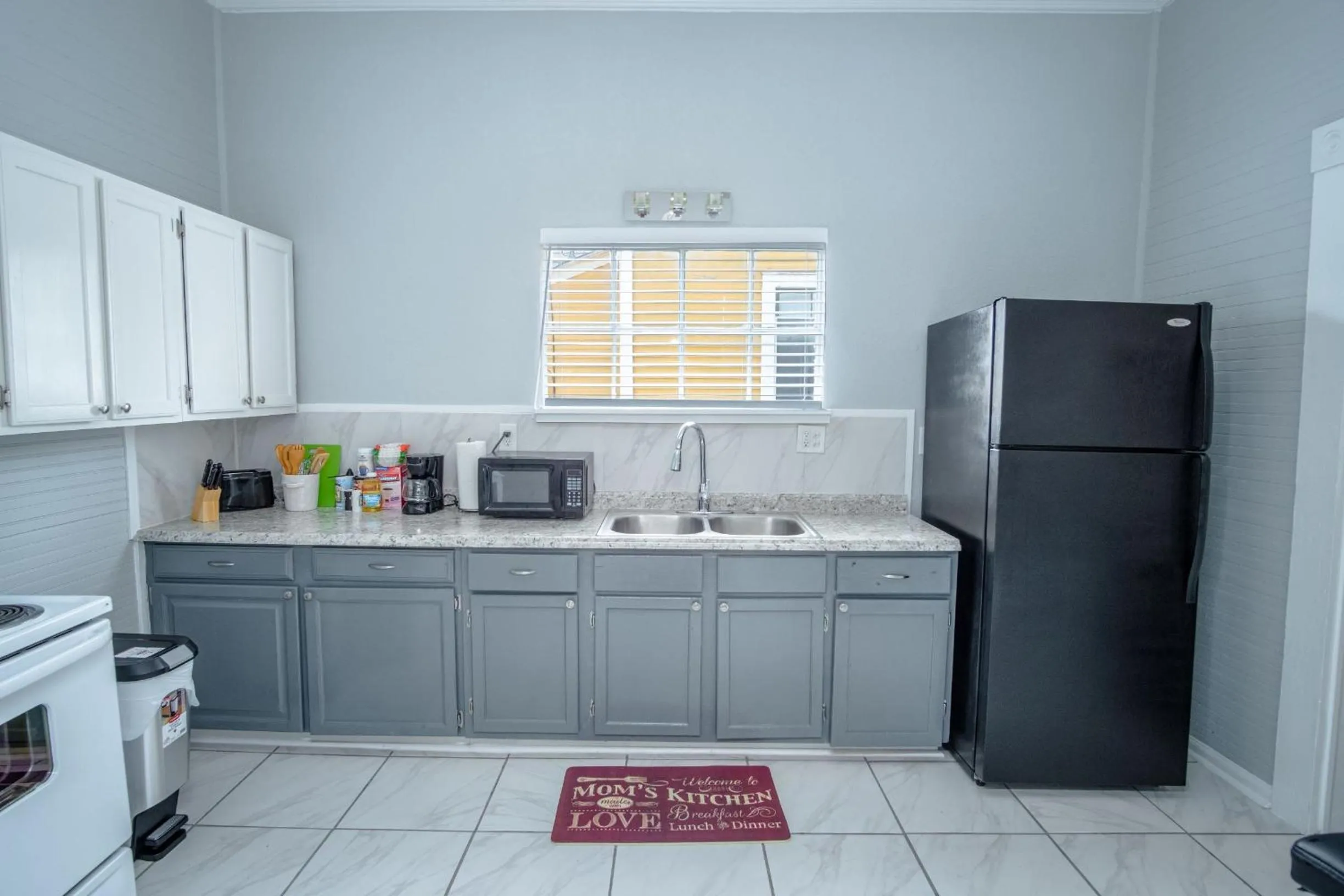 Kitchen or kitchenette in Remodeled Historic 2BR 1BA House Near Downtown