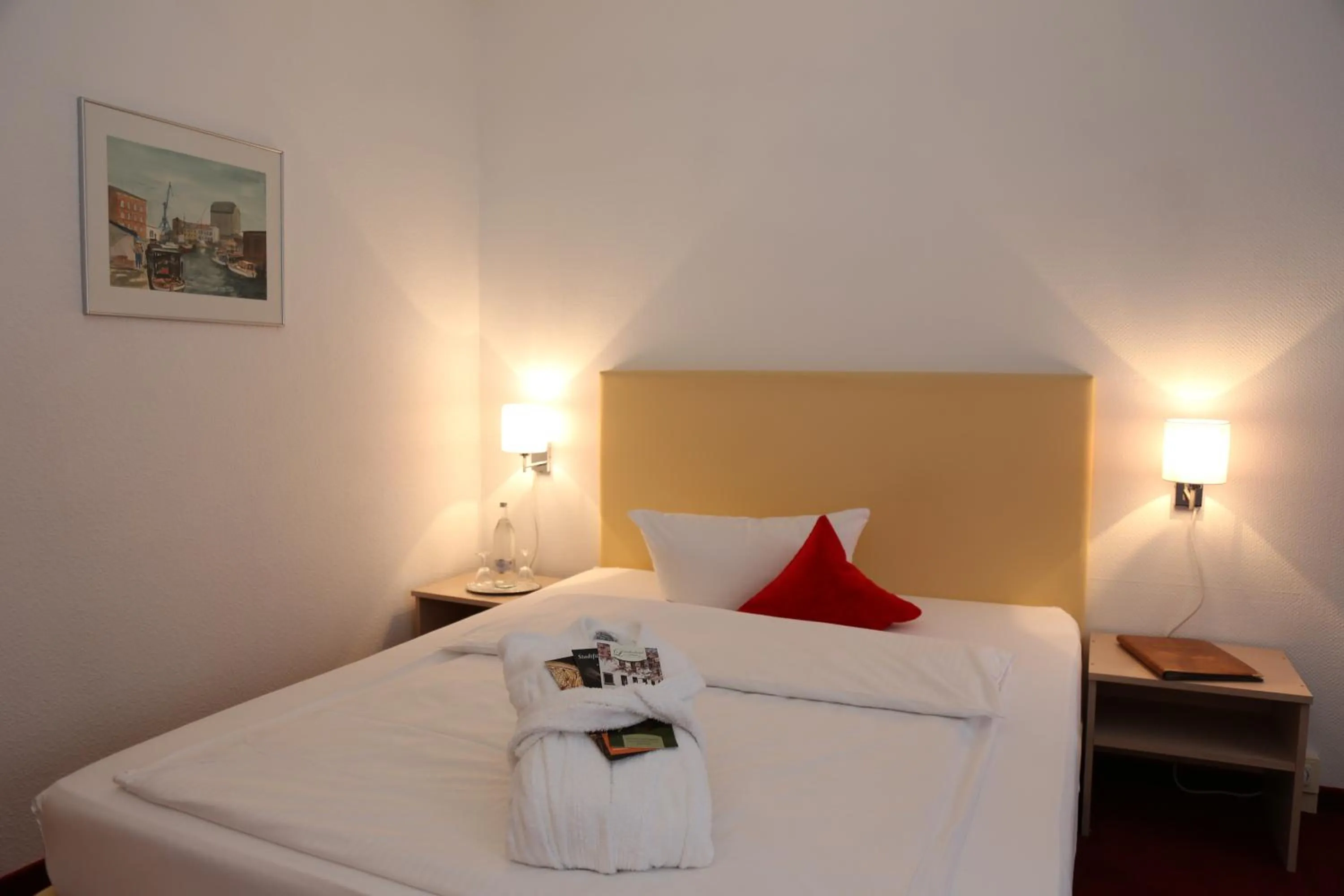 Photo of the whole room, Bed in Lindenhotel Stralsund