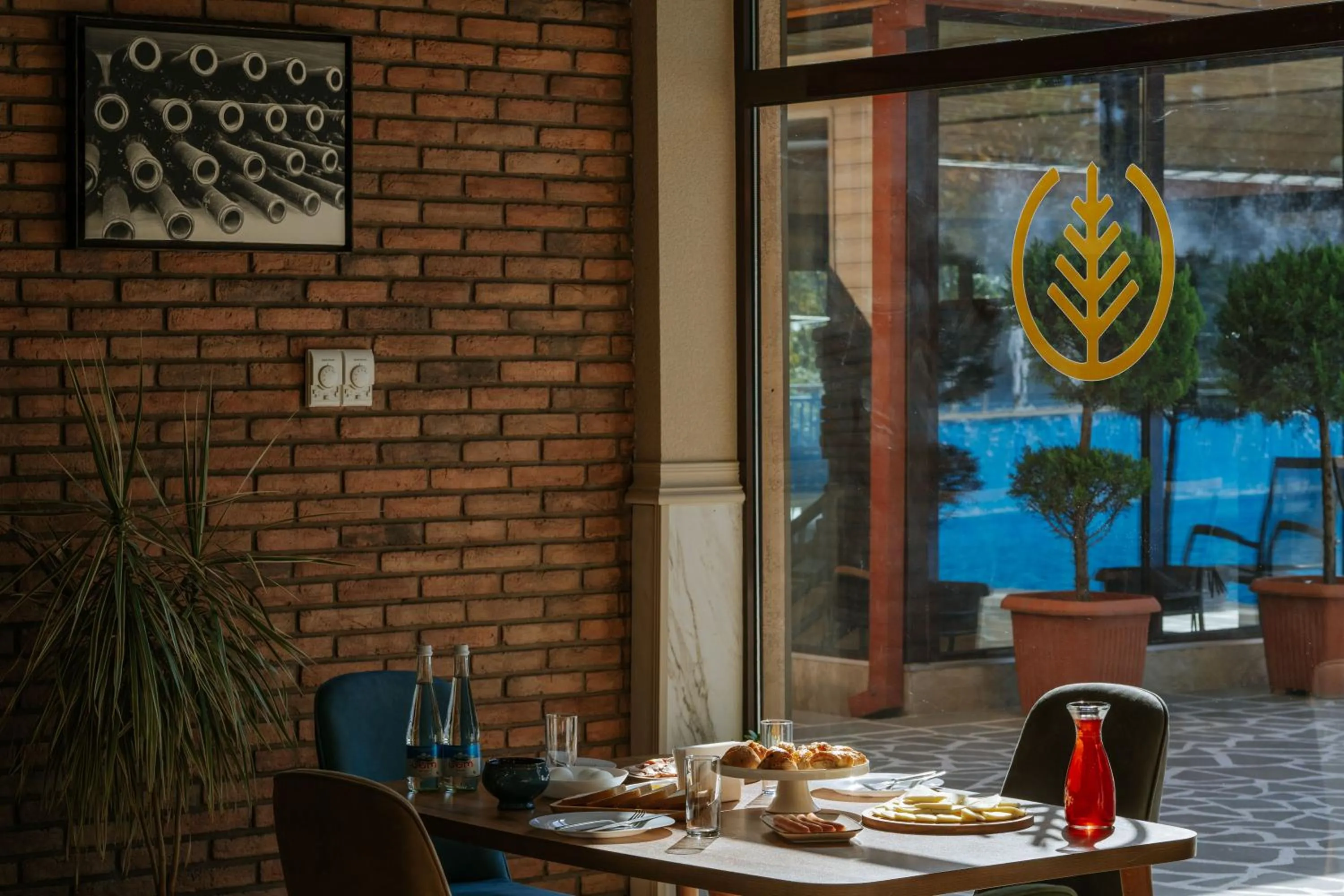 Restaurant/places to eat in Zuzumbo Resort & Spa