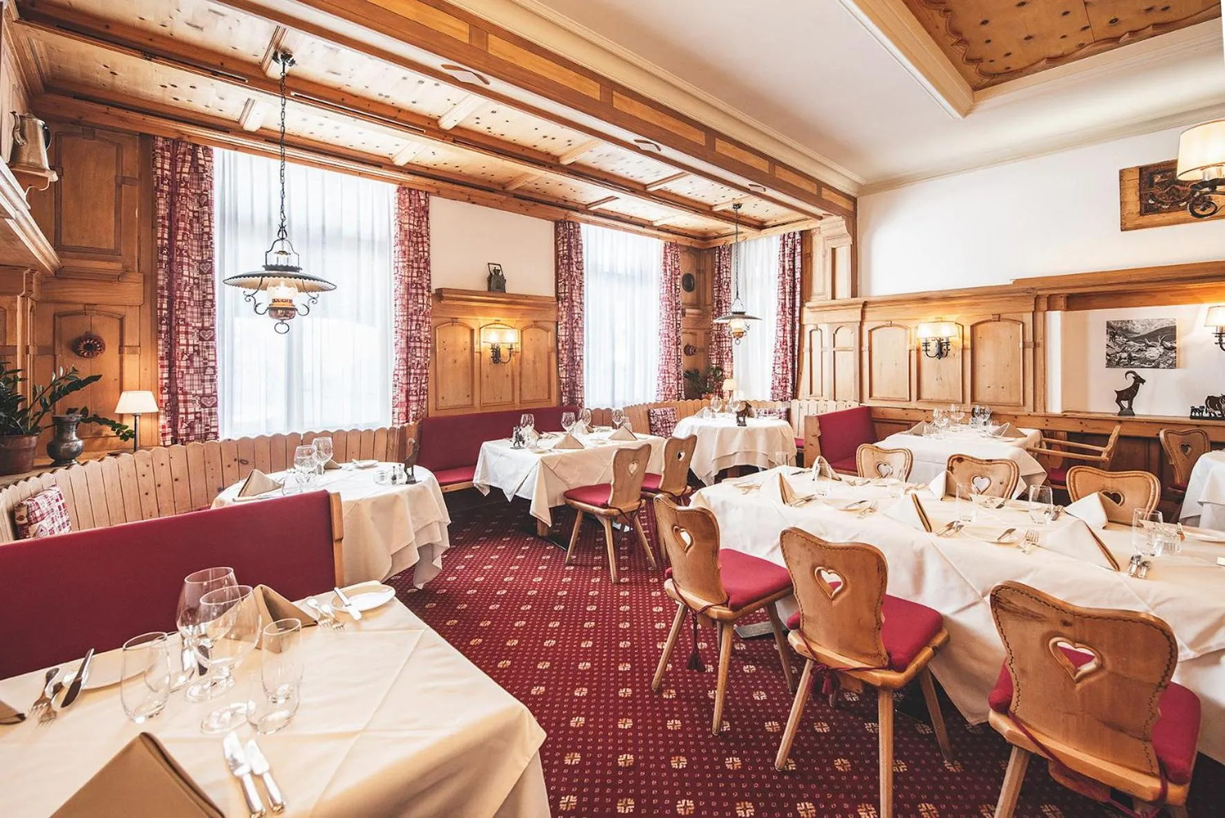 Restaurant/places to eat in Edelweiss Swiss Quality Hotel