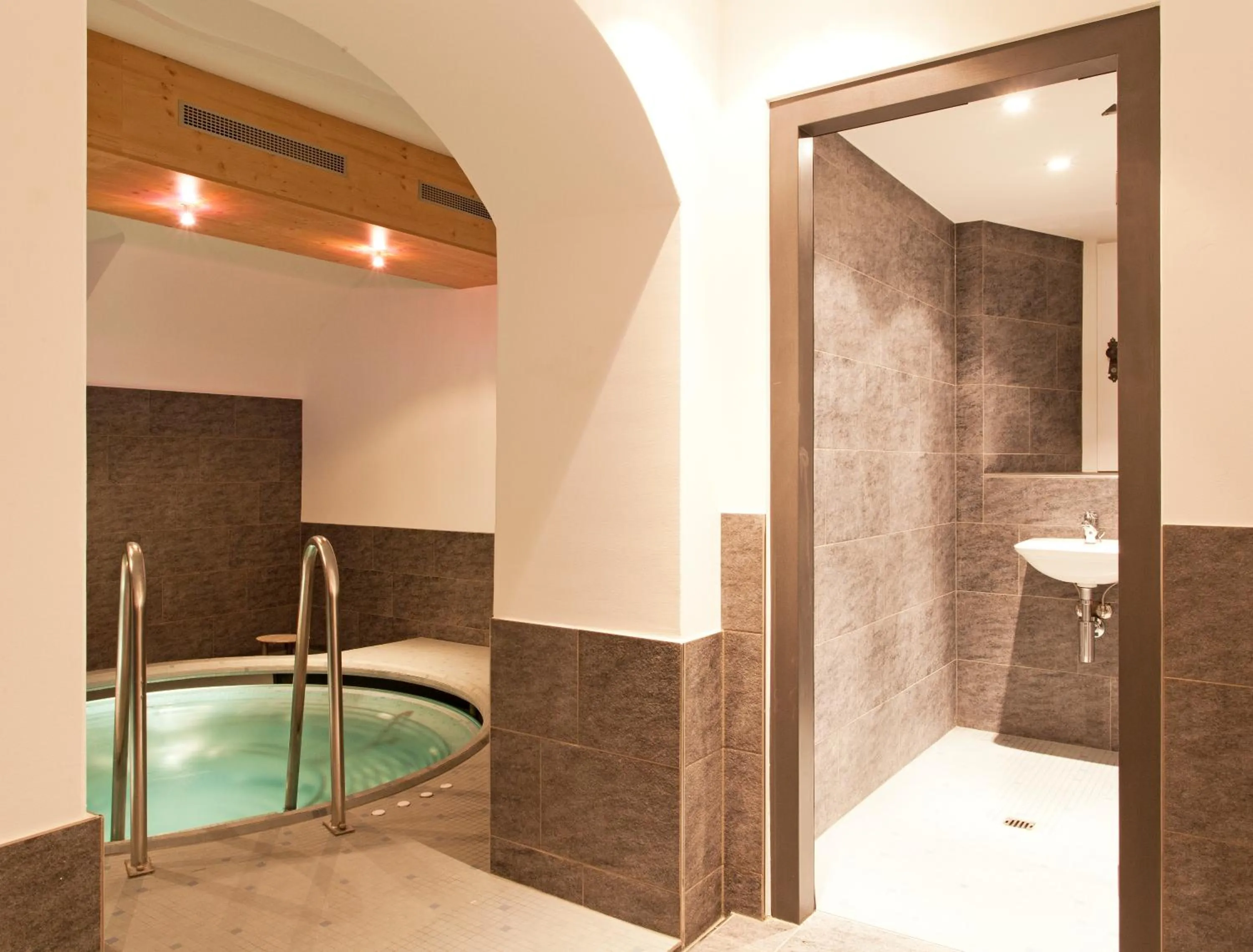 Hot Tub in Edelweiss Swiss Quality Hotel