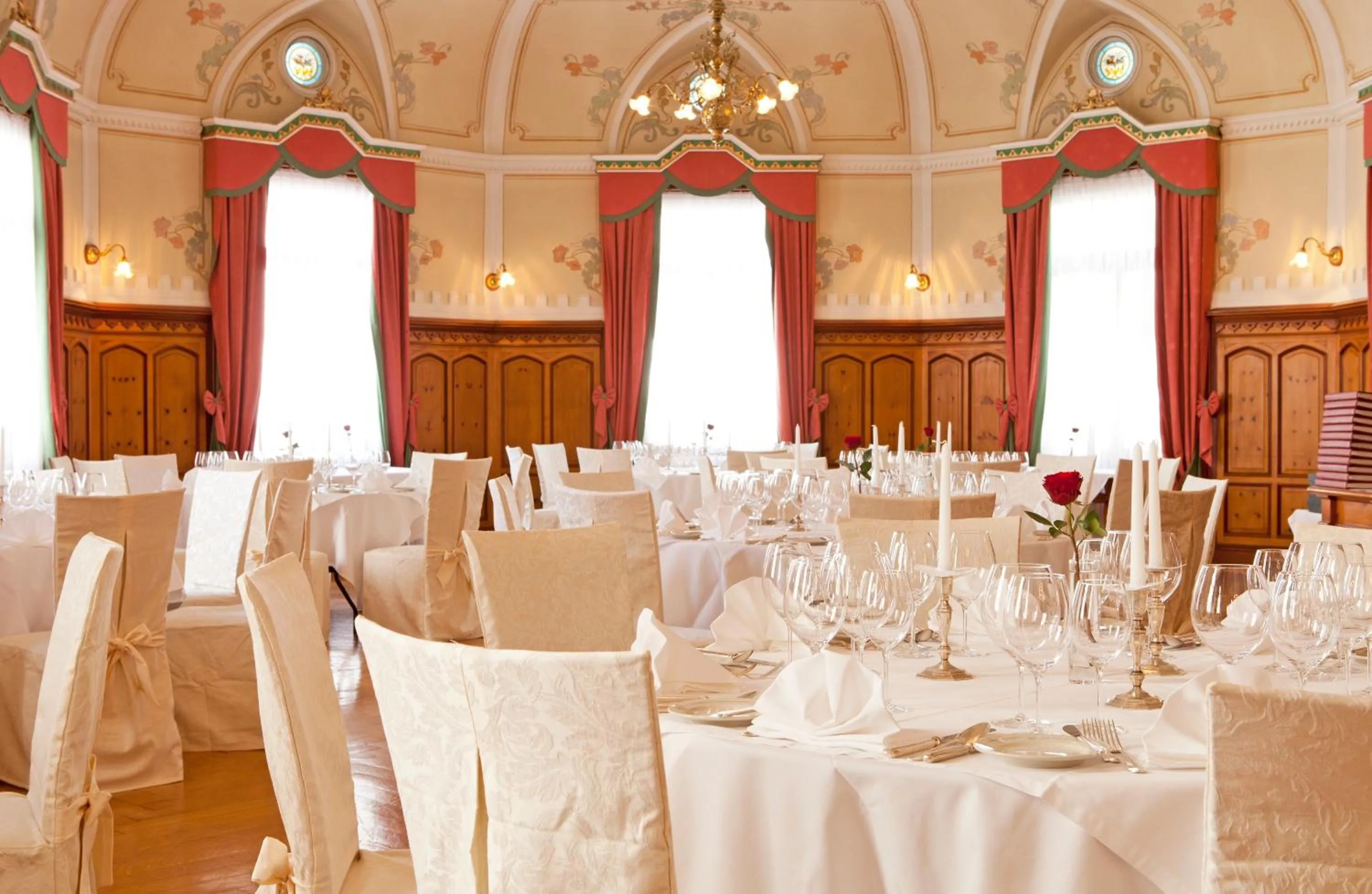 Restaurant/places to eat in Edelweiss Swiss Quality Hotel