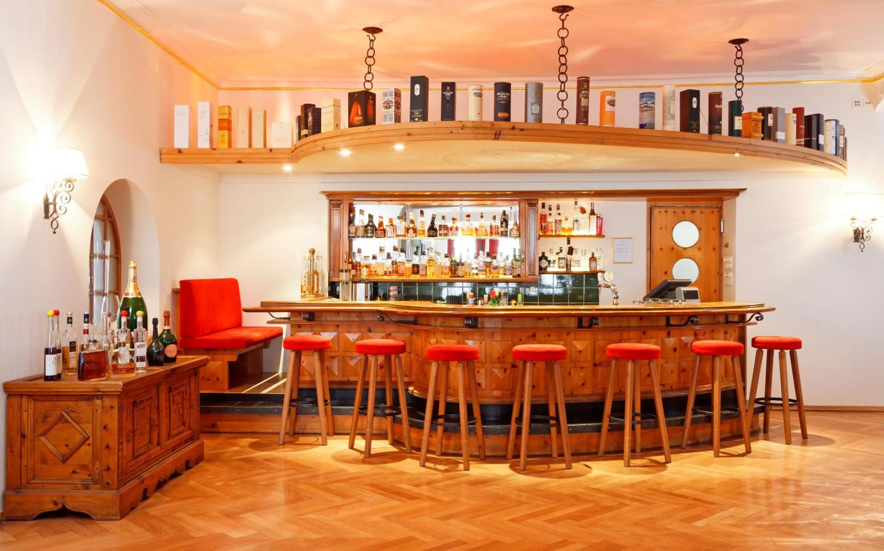 Restaurant/places to eat in Edelweiss Swiss Quality Hotel