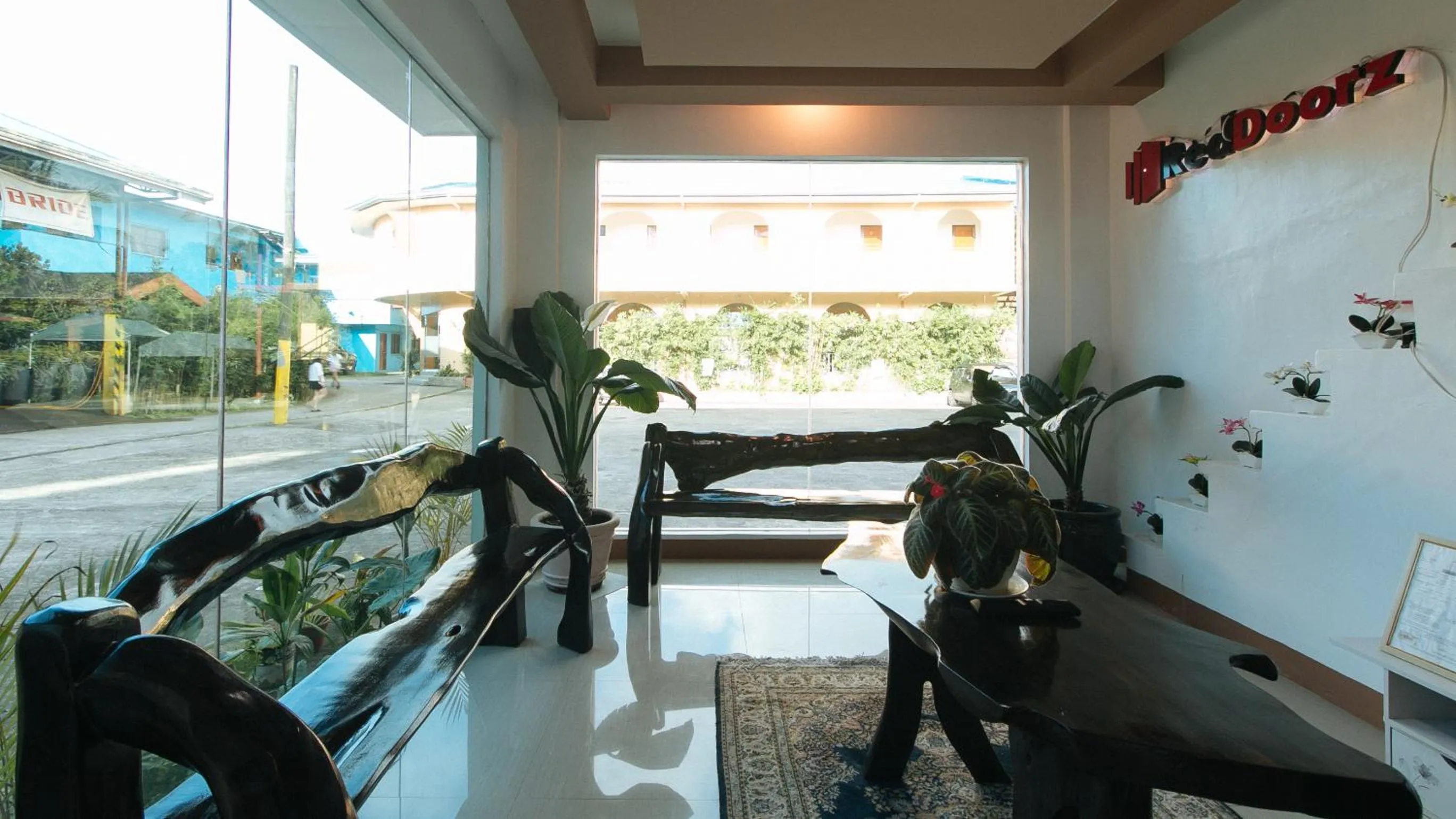 Seating area in RedDoorz Plus near Municipality of Luisiana Laguna