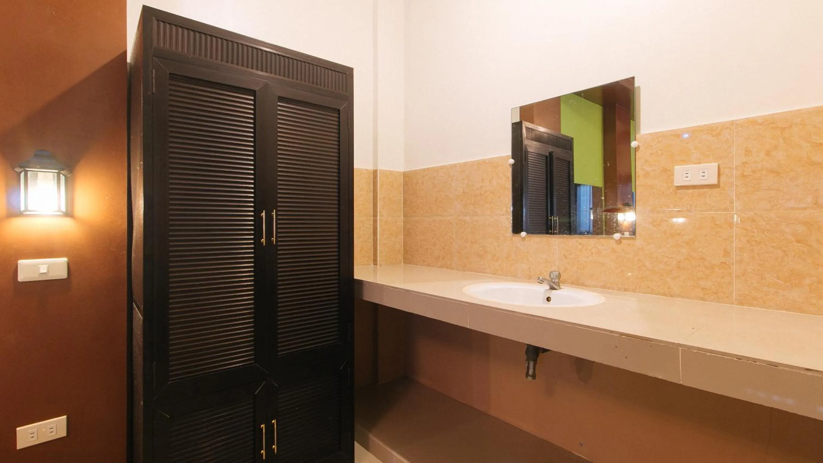 Bathroom in RedDoorz Plus near Municipality of Luisiana Laguna