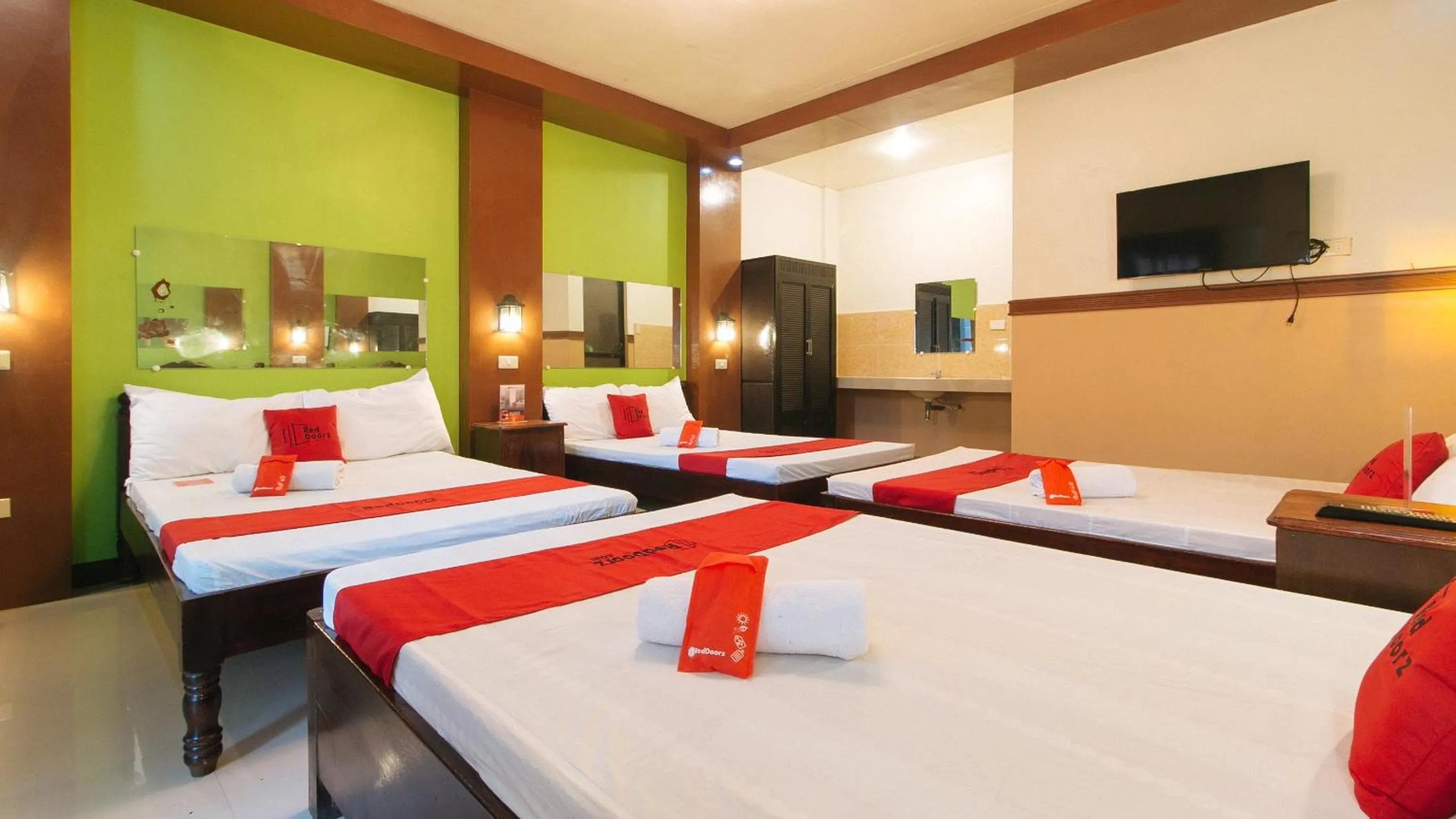 Bed in RedDoorz Plus near Municipality of Luisiana Laguna