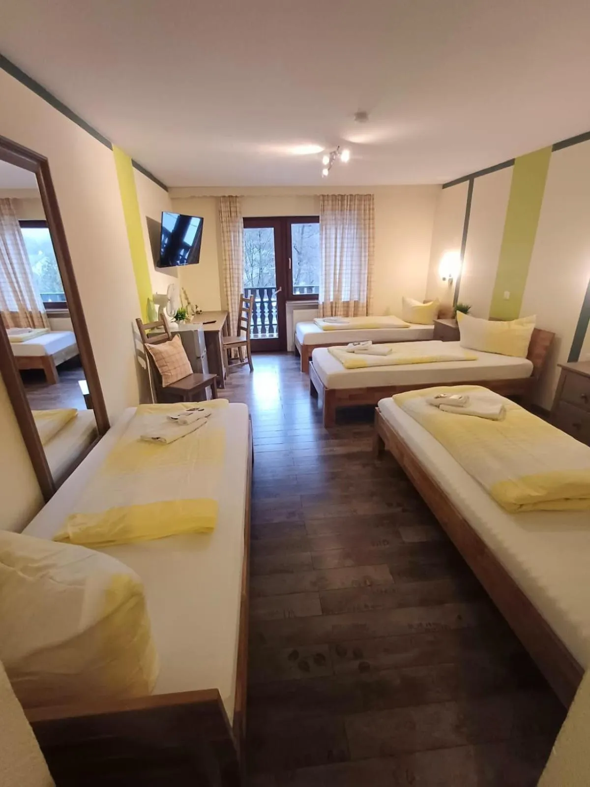 Bedroom in Günstige Zimmer im Spessart