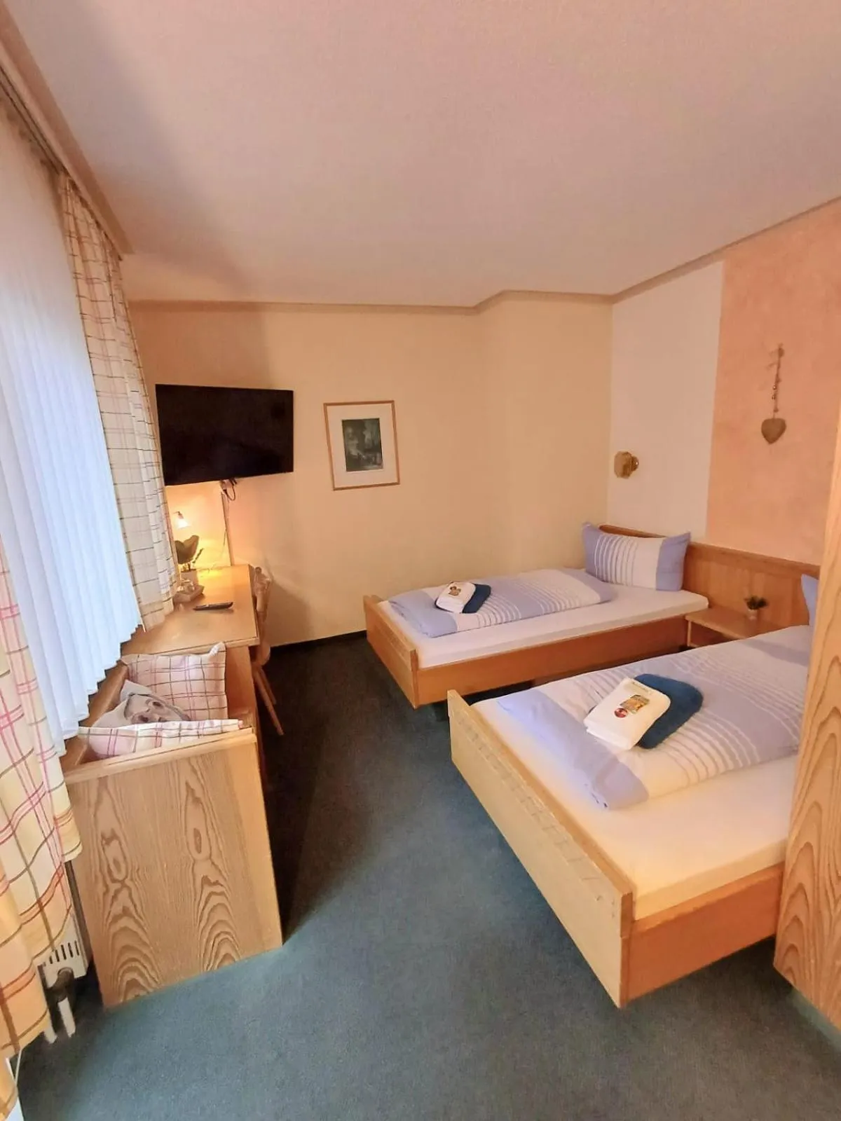 Bedroom in Günstige Zimmer im Spessart