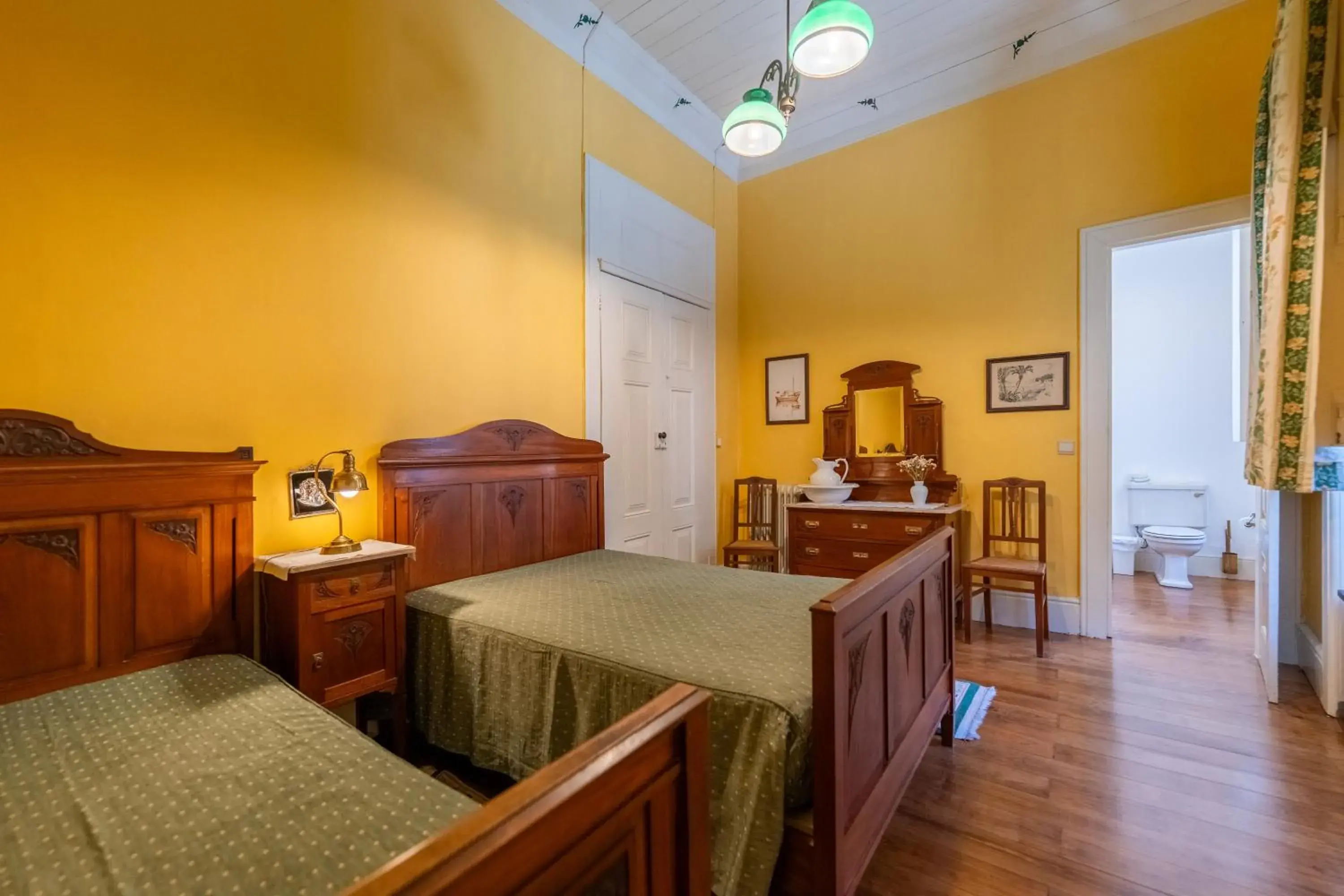 Large Twin Room - single occupancy in Casa d' Alem Large Twin Room - single occupancy in Casa d' Alem