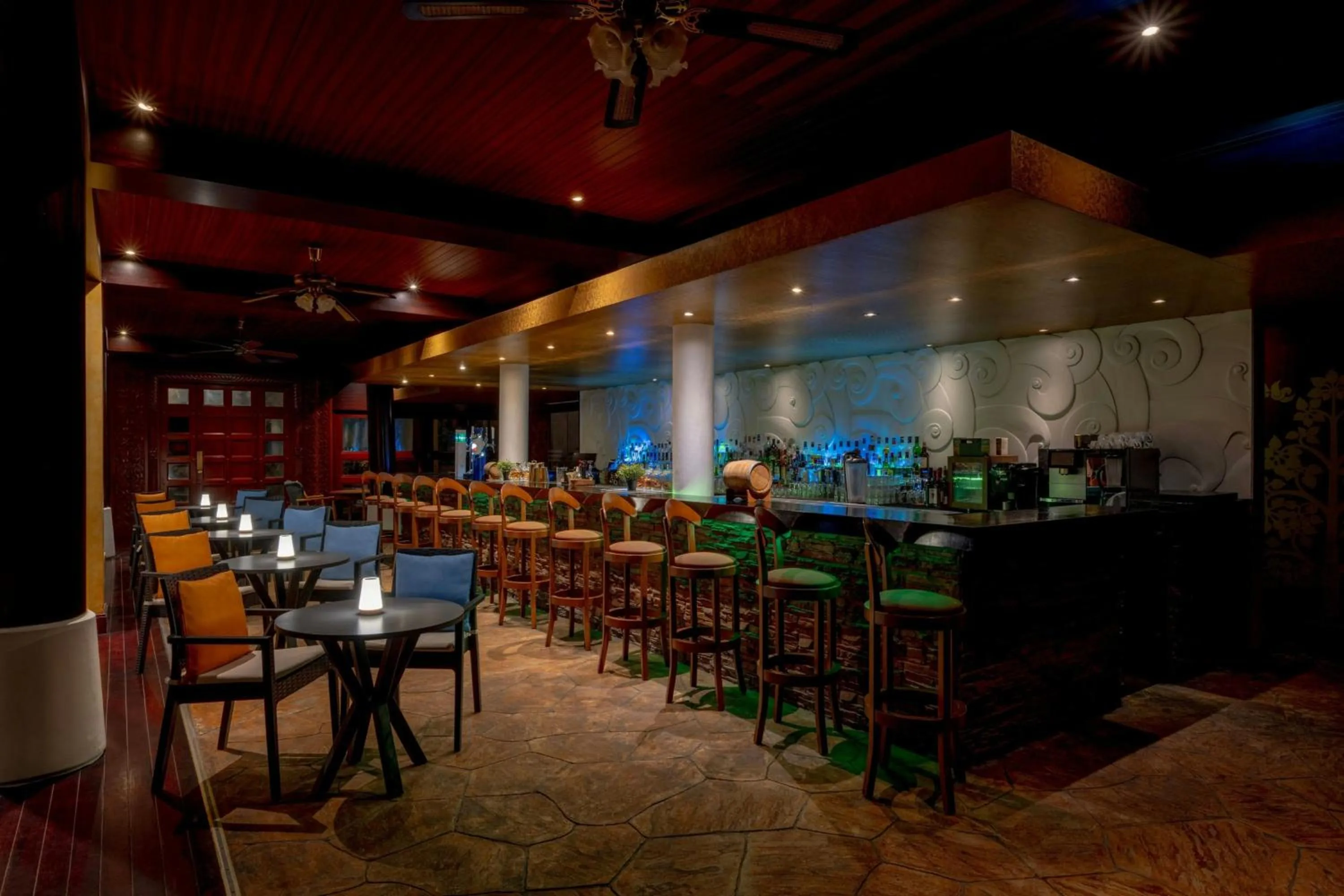 Lounge or bar in Gulf Hotel Bahrain Convention and SPA