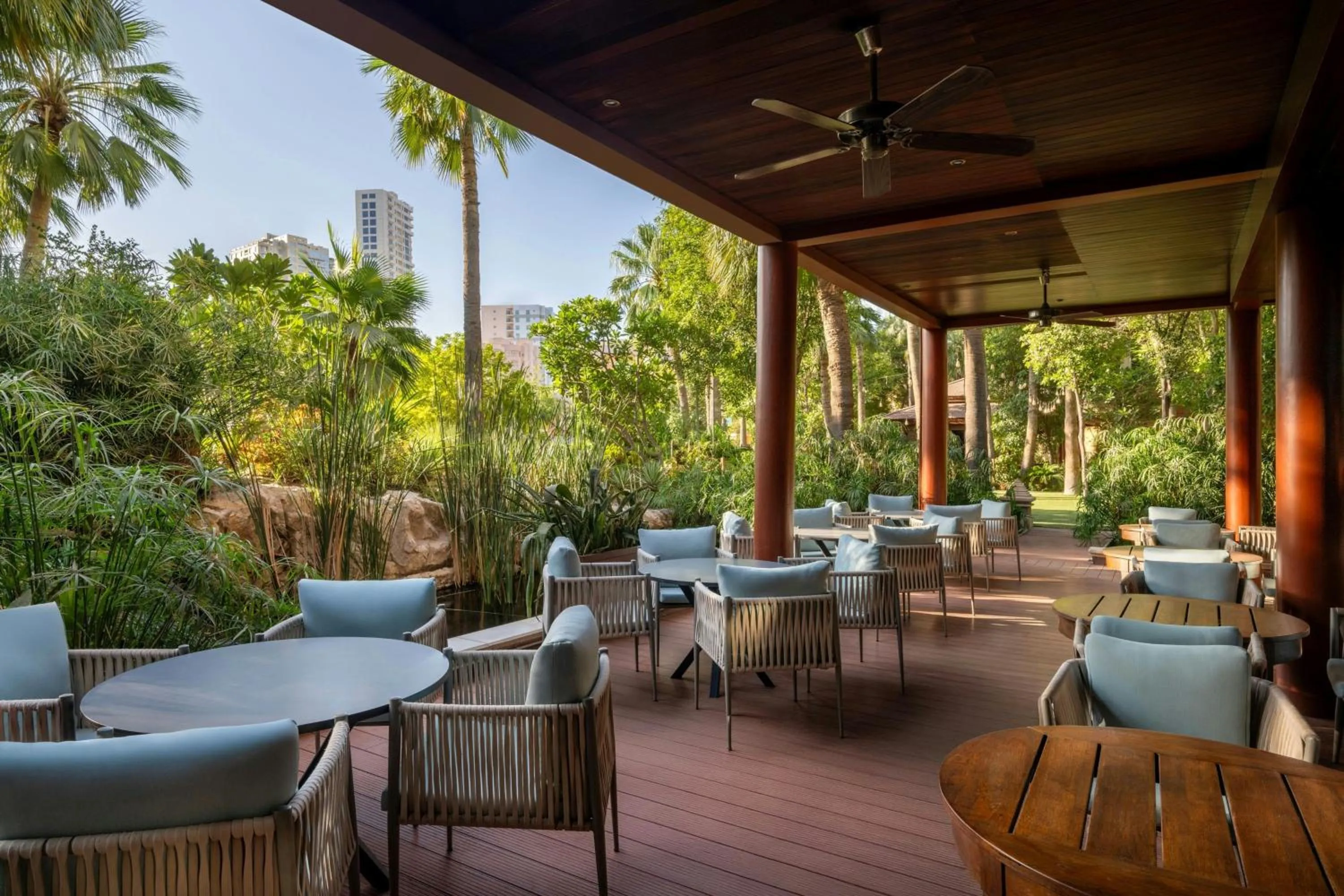 Lounge or bar in Gulf Hotel Bahrain Convention and SPA