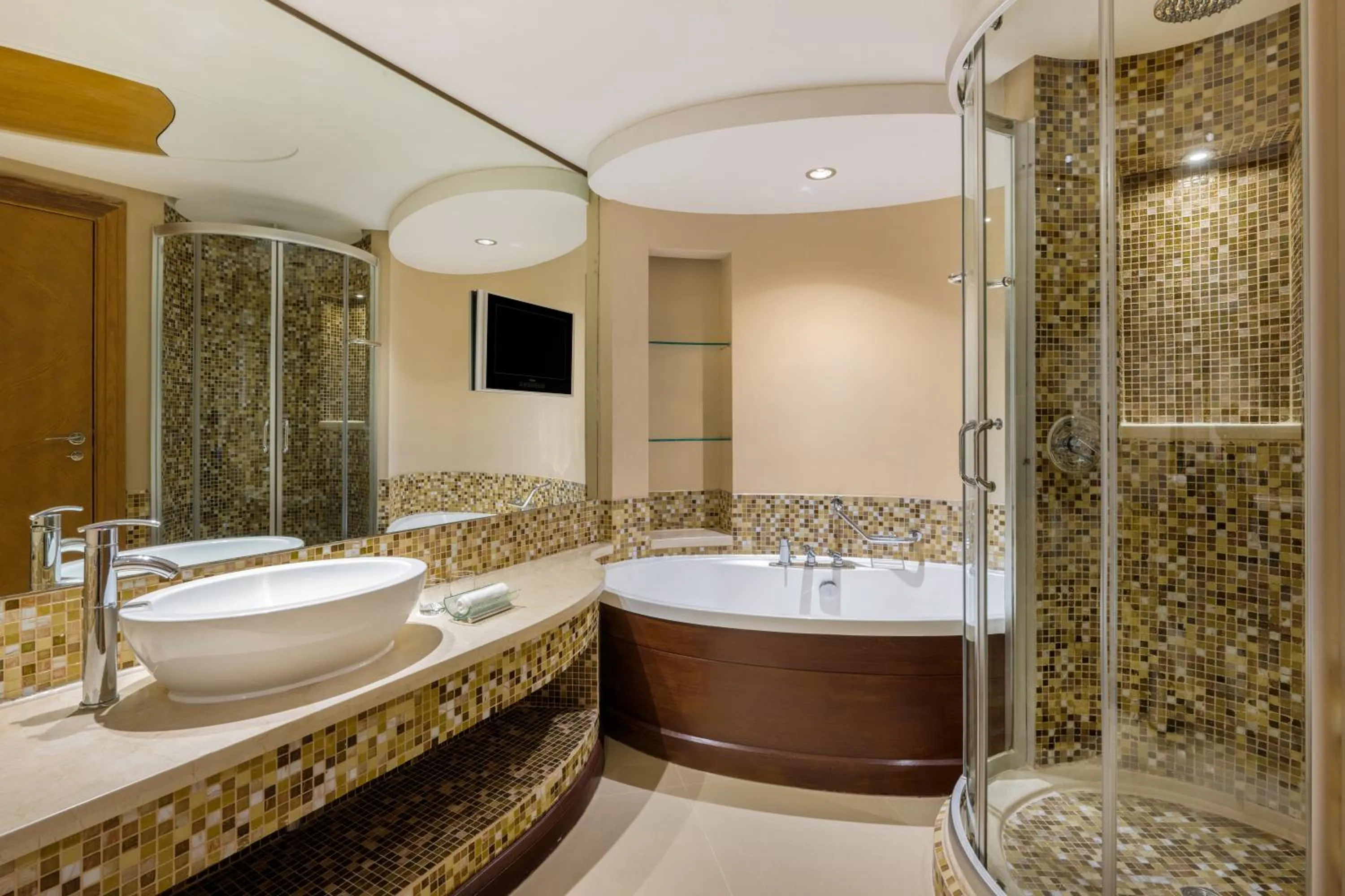 Shower in Gulf Hotel Bahrain Convention and SPA