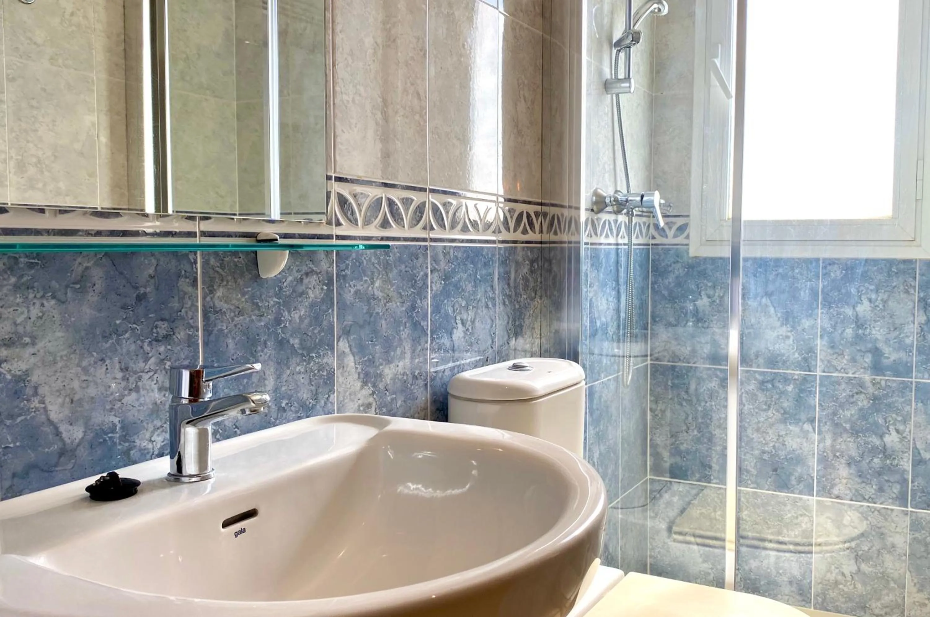 Shower in Gemelos 22 - Siroco