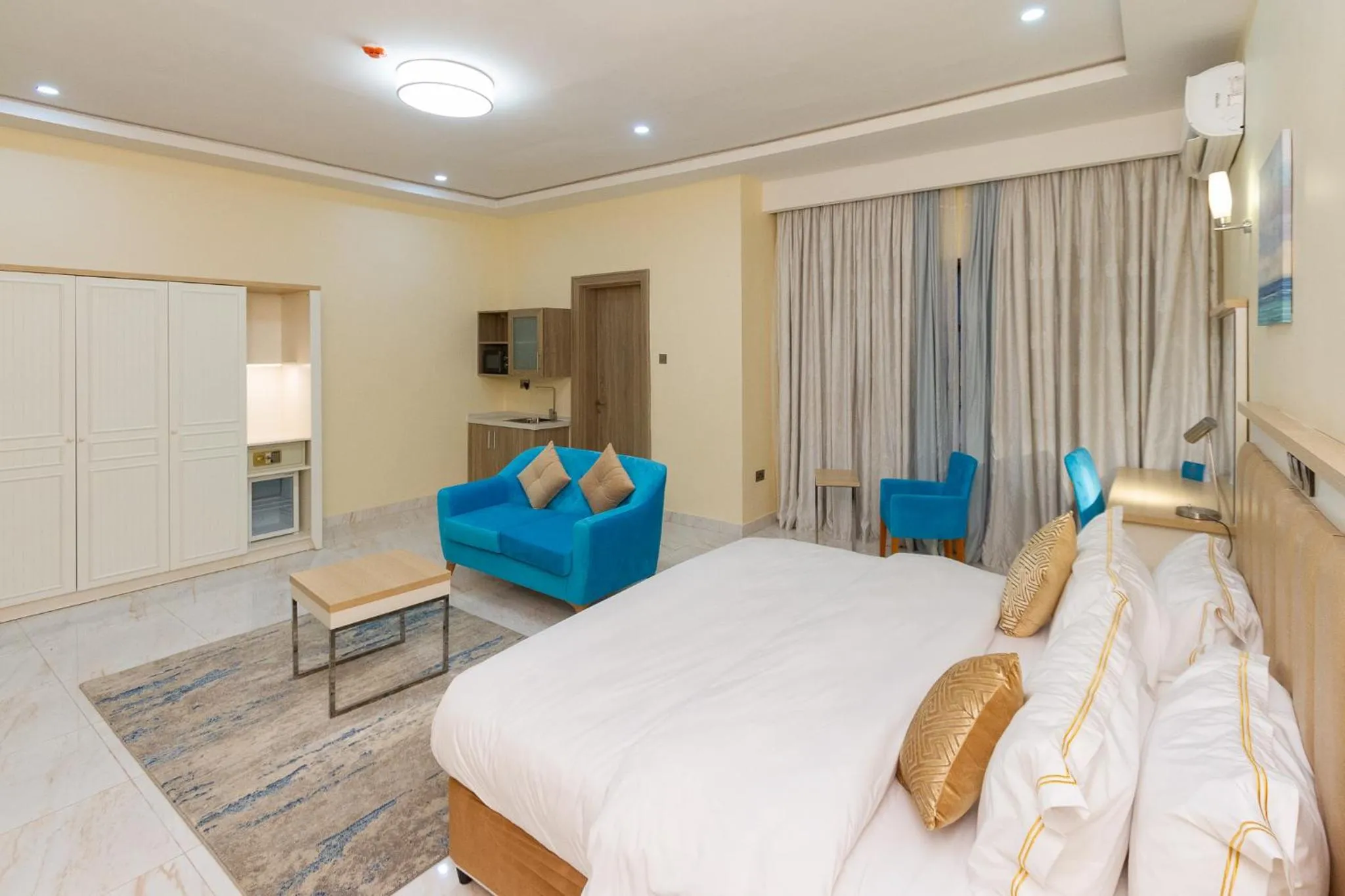 Photo of the whole room in Hera