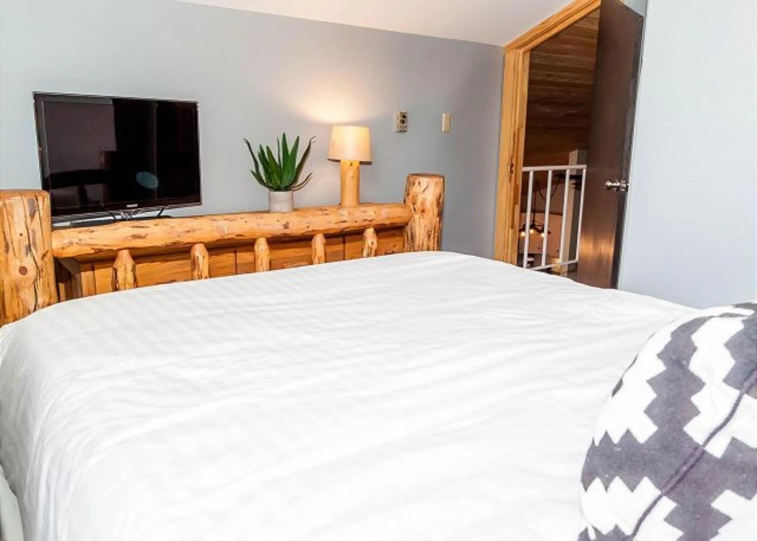 Bedroom, Bed in Flying Dutchman by Summit County Mountain Retreats