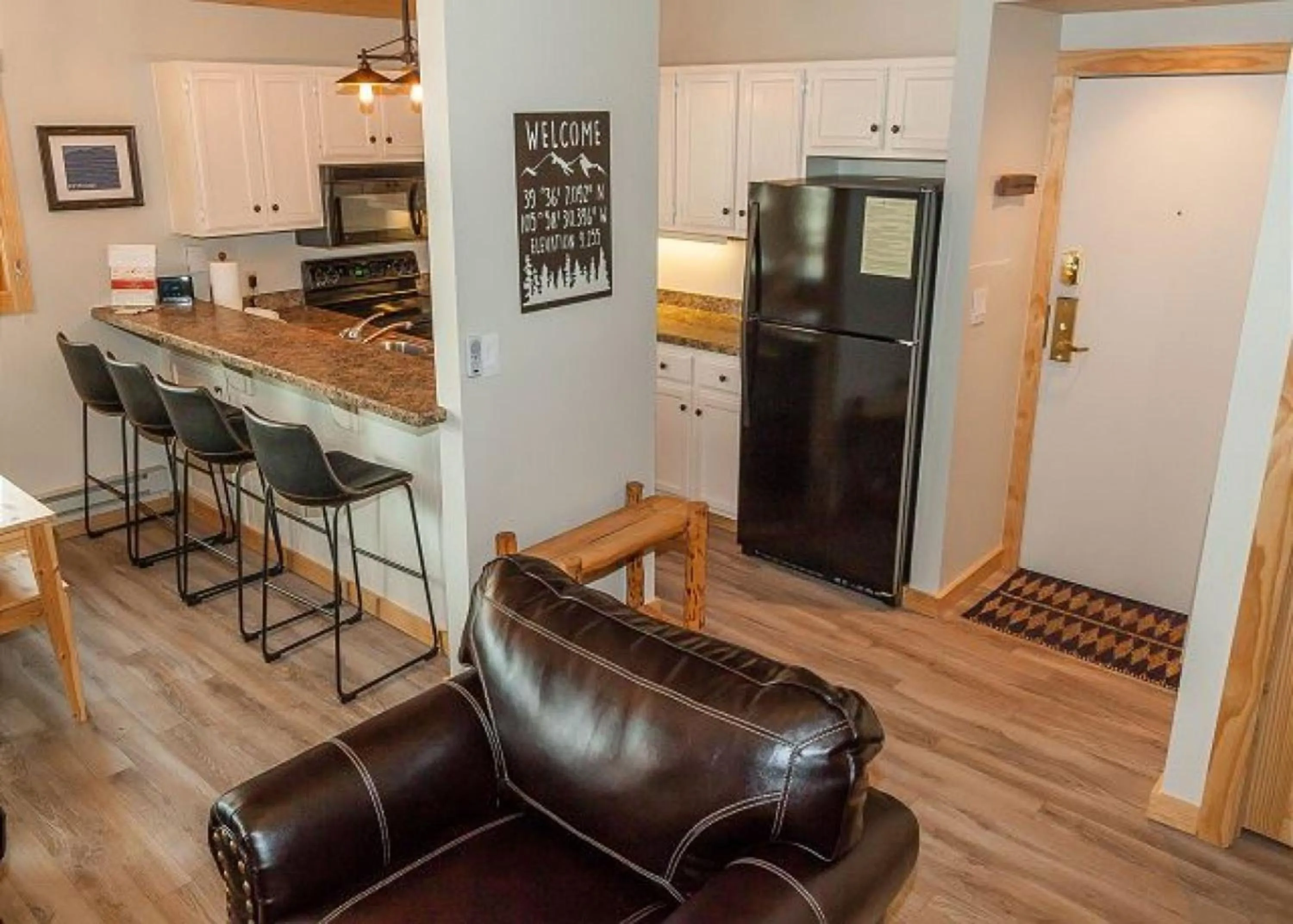 Kitchen or kitchenette in Flying Dutchman by Summit County Mountain Retreats