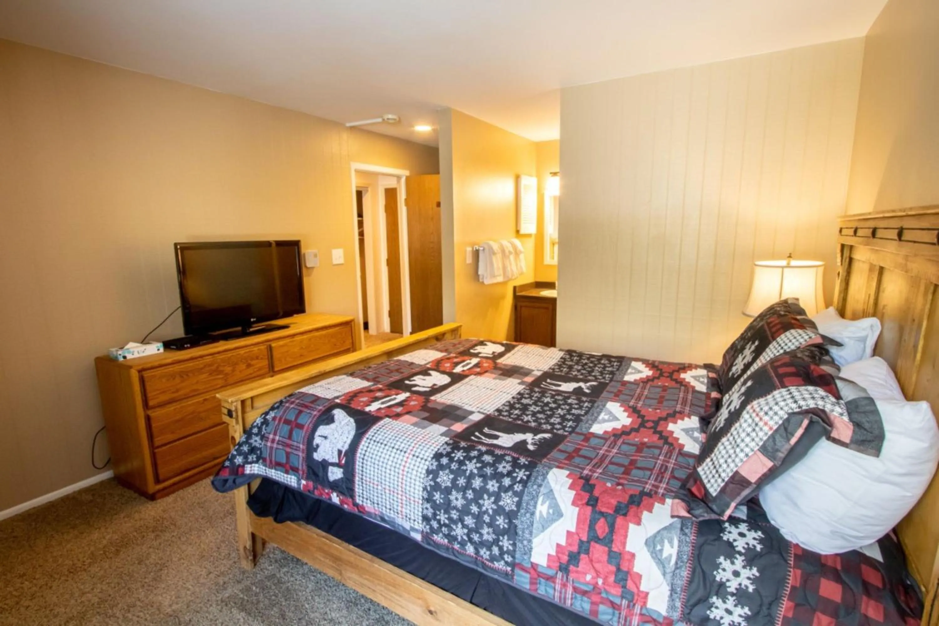 Bedroom, Bed in Flying Dutchman by Summit County Mountain Retreats