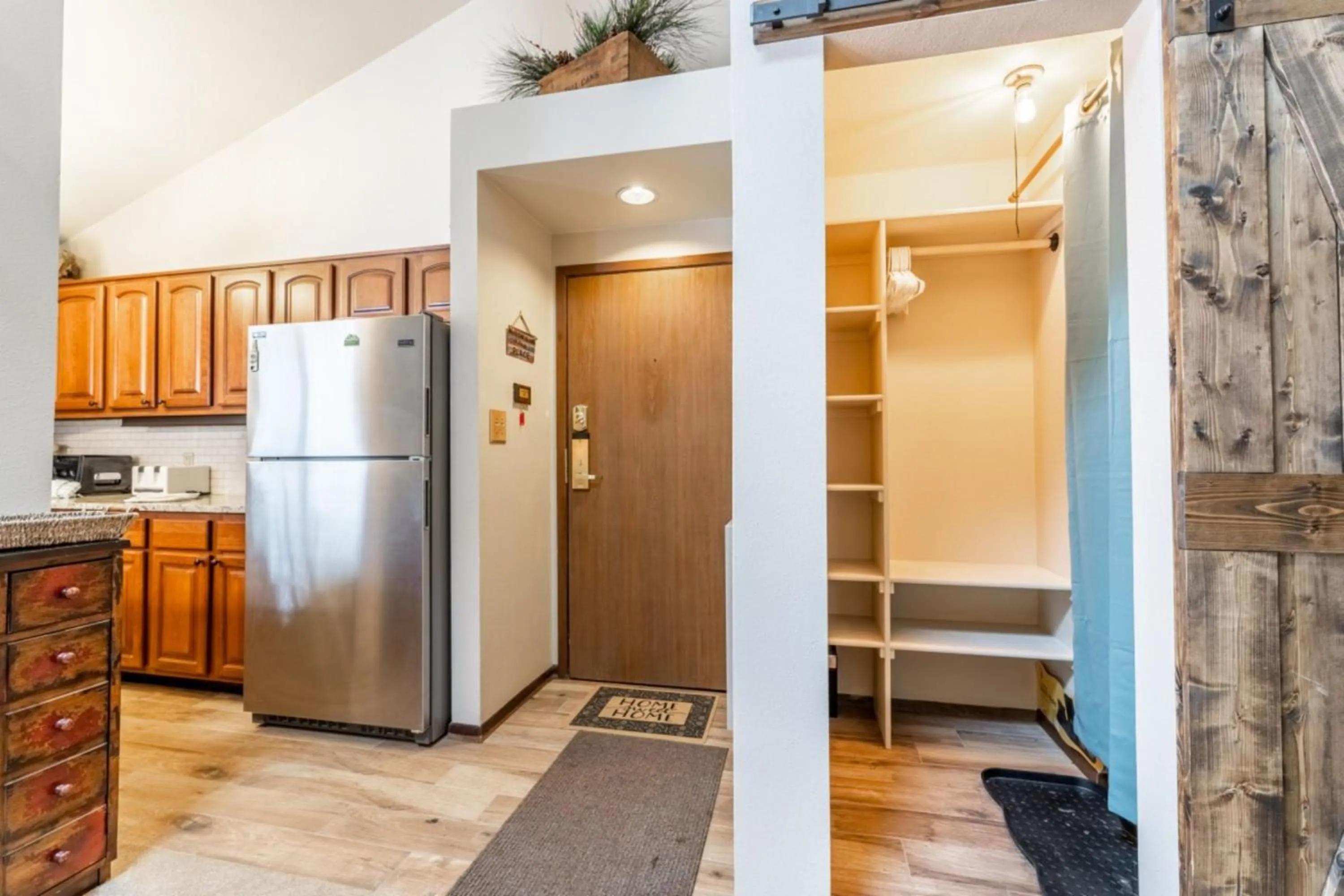 Kitchen or kitchenette in Flying Dutchman by Summit County Mountain Retreats