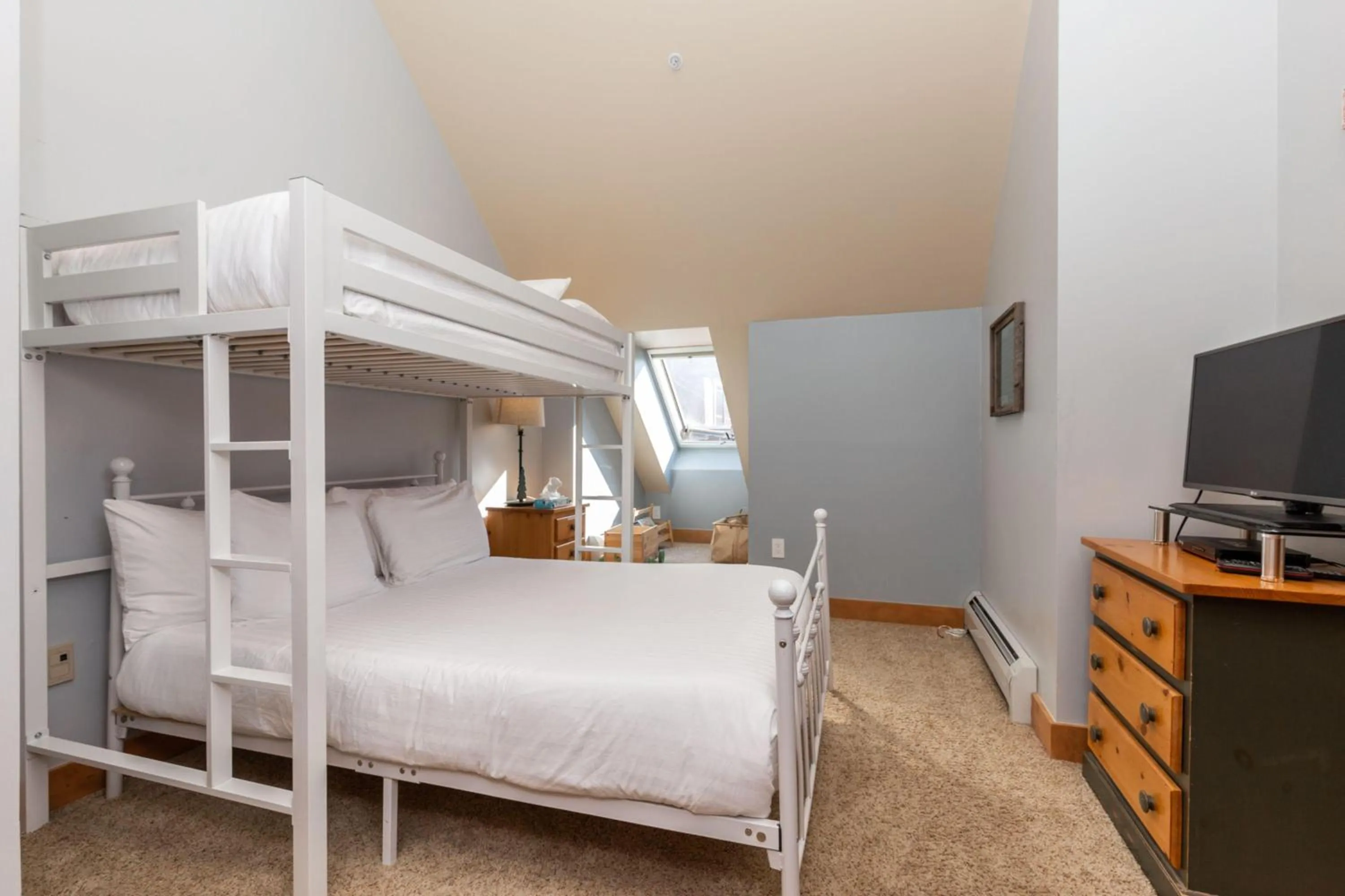 bunk bed in Expedition Station by Summit County Mountain Retreats