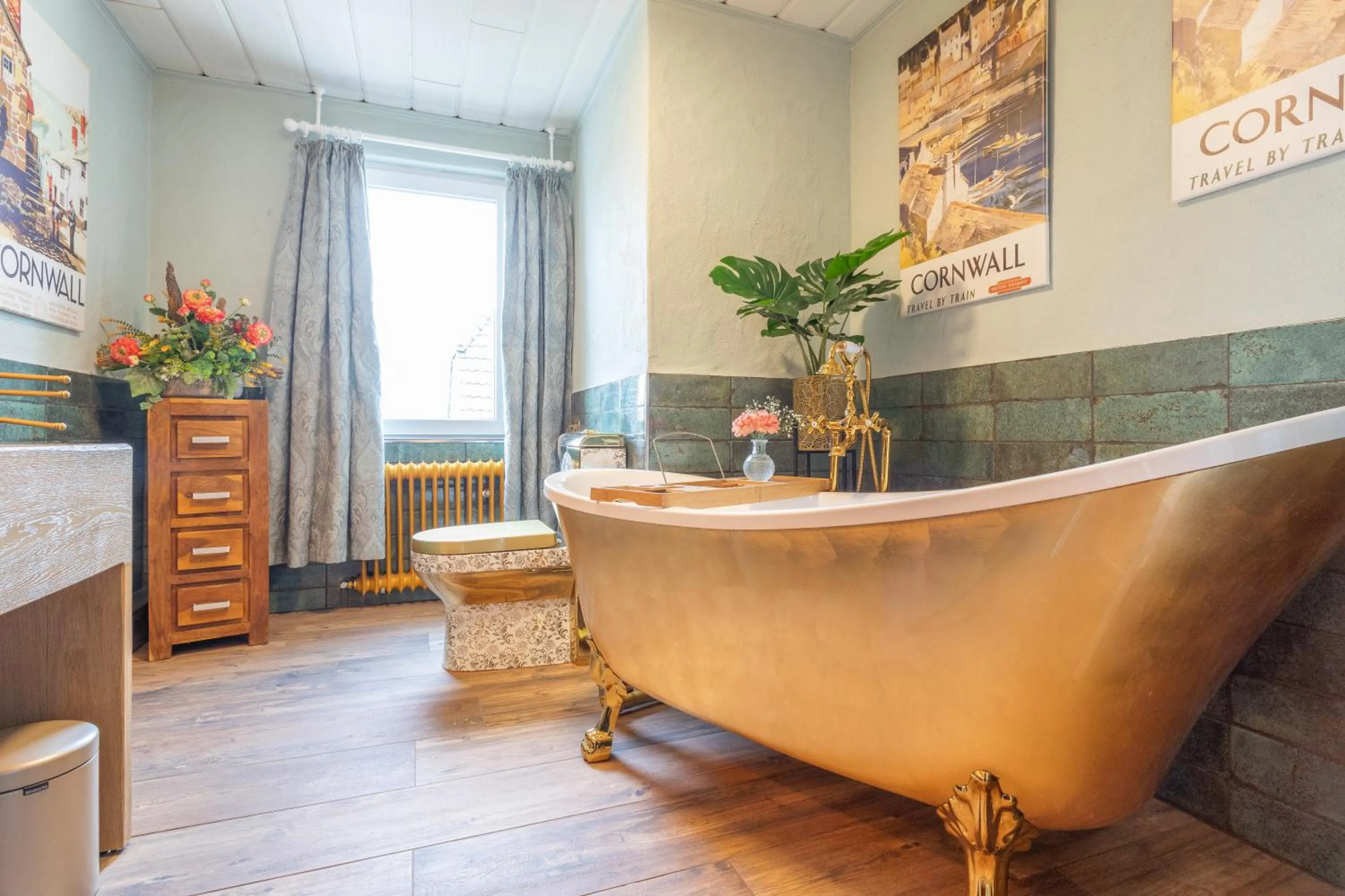 Penthouse Apartment in The Little Britain Inn Themed Hotel One of a Kind In Europe