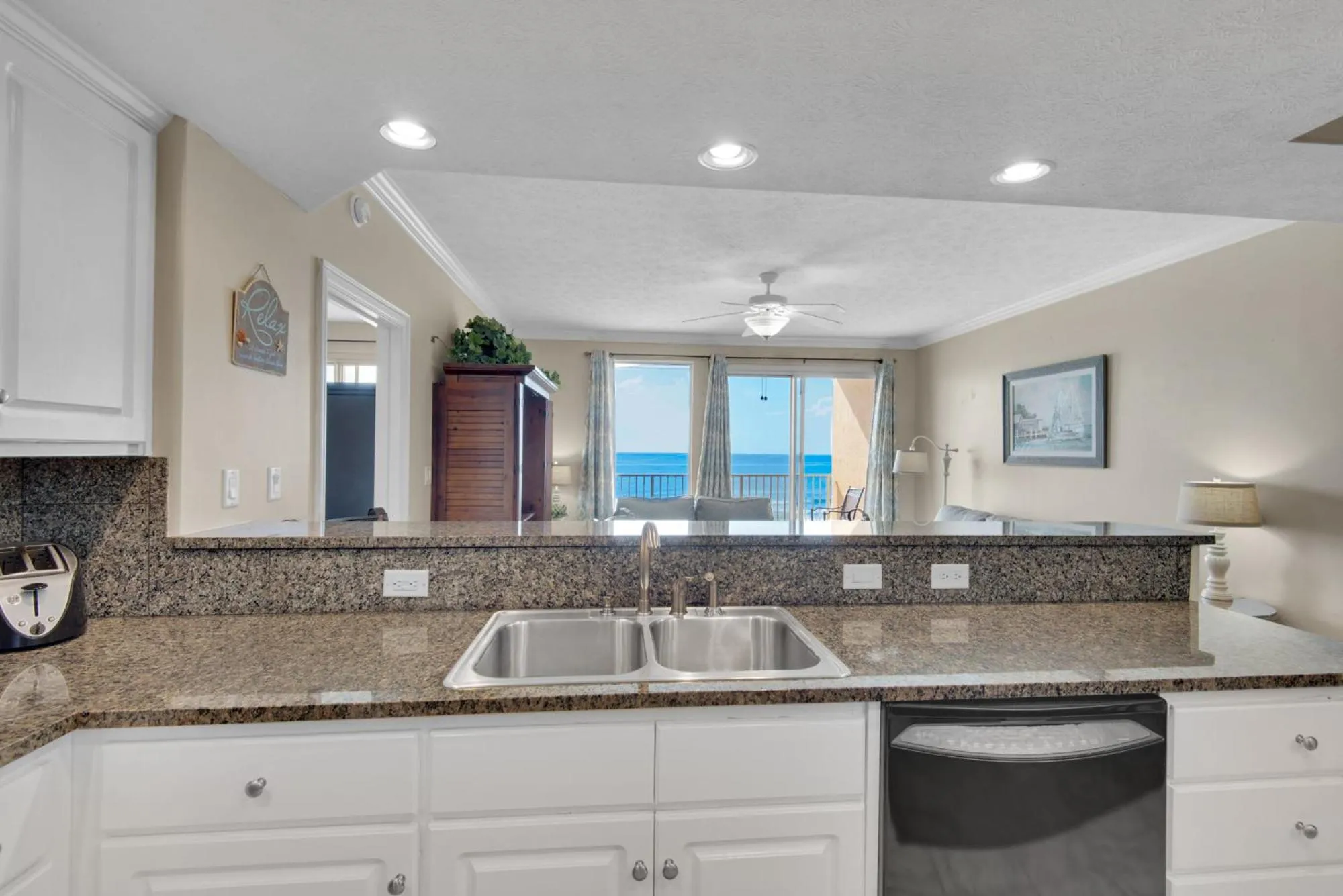 Kitchen or kitchenette in Treasure Island 0210
