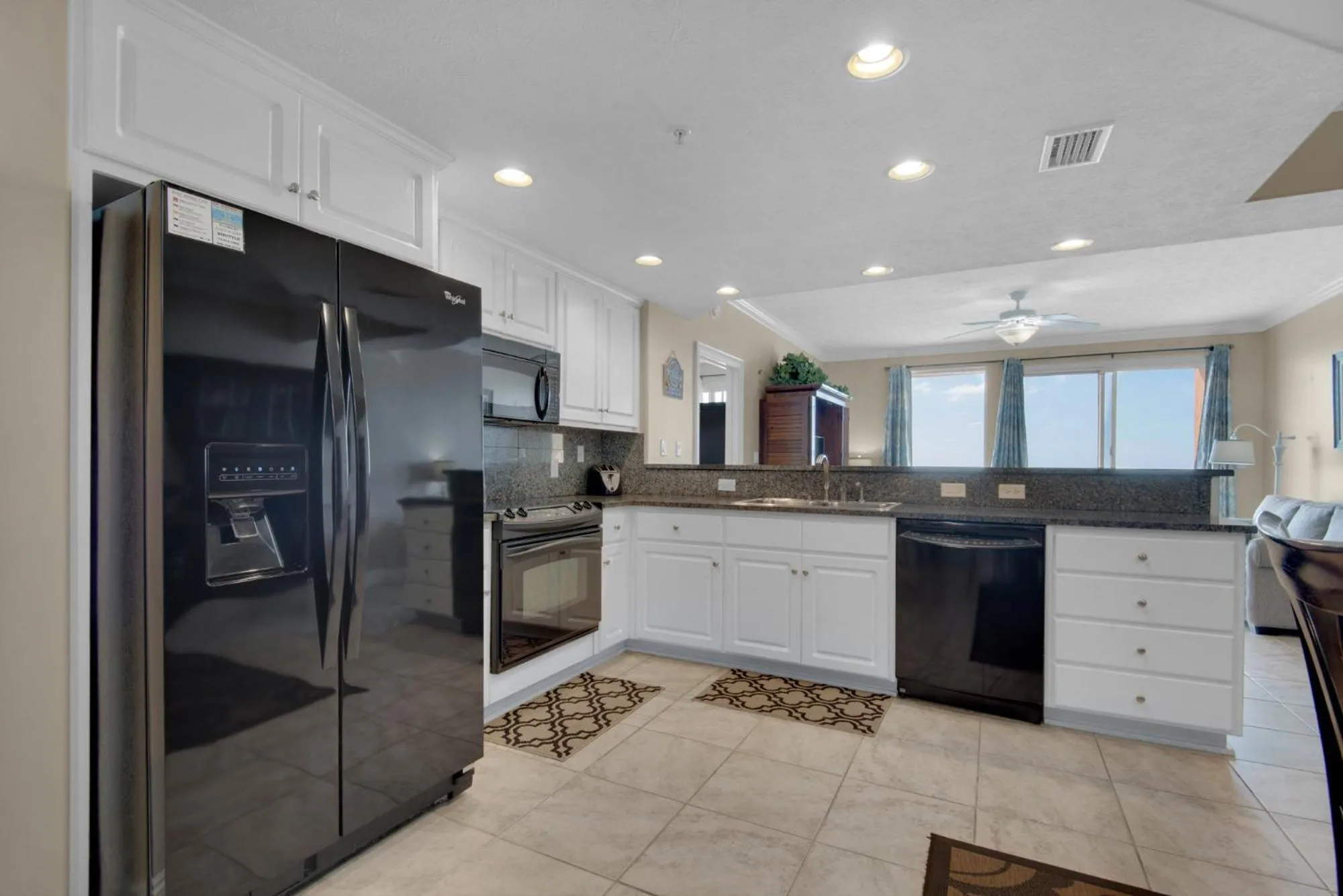Kitchen or kitchenette in Treasure Island 0210