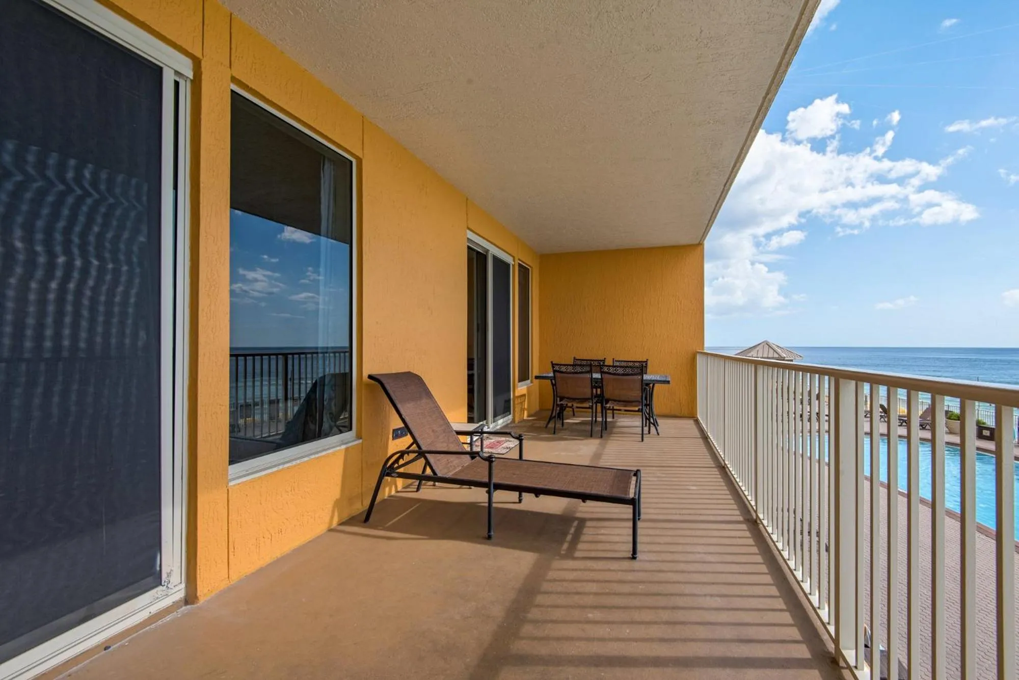 Balcony/Terrace in Treasure Island 0210