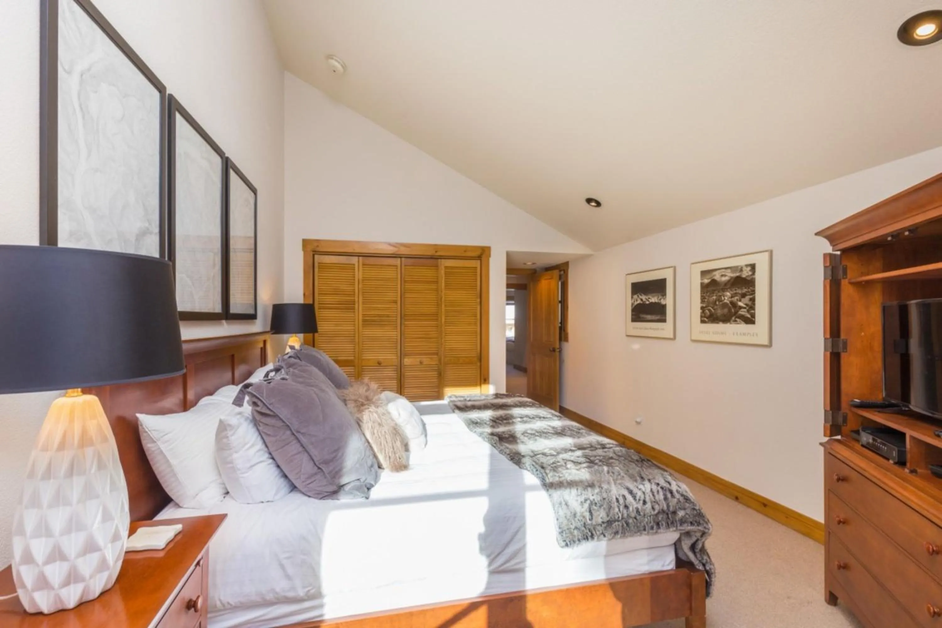 Bedroom, Bed in Ski Tip by Summit County Mountain Retreats