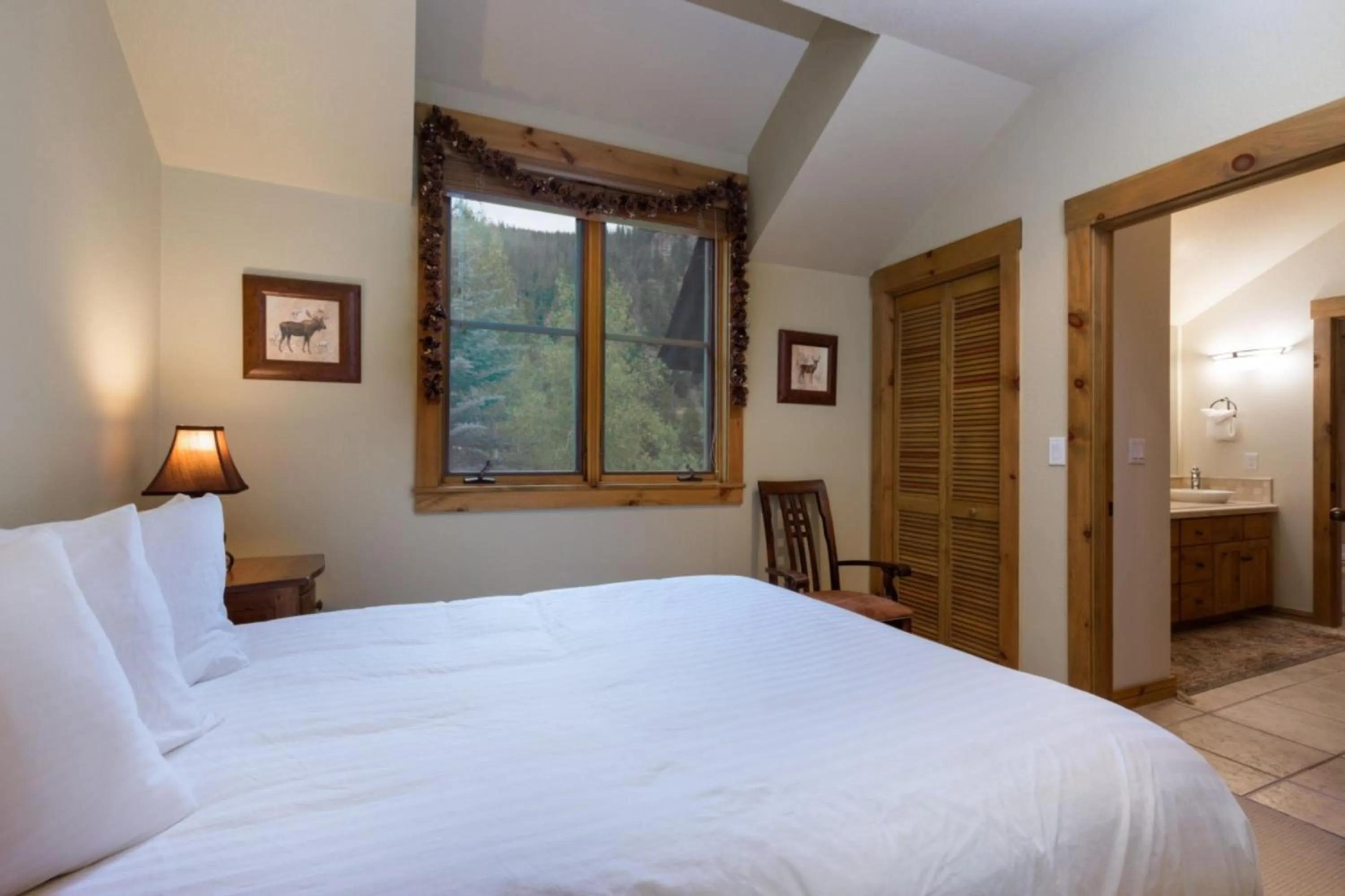 Bedroom, Bed in Ski Tip by Summit County Mountain Retreats