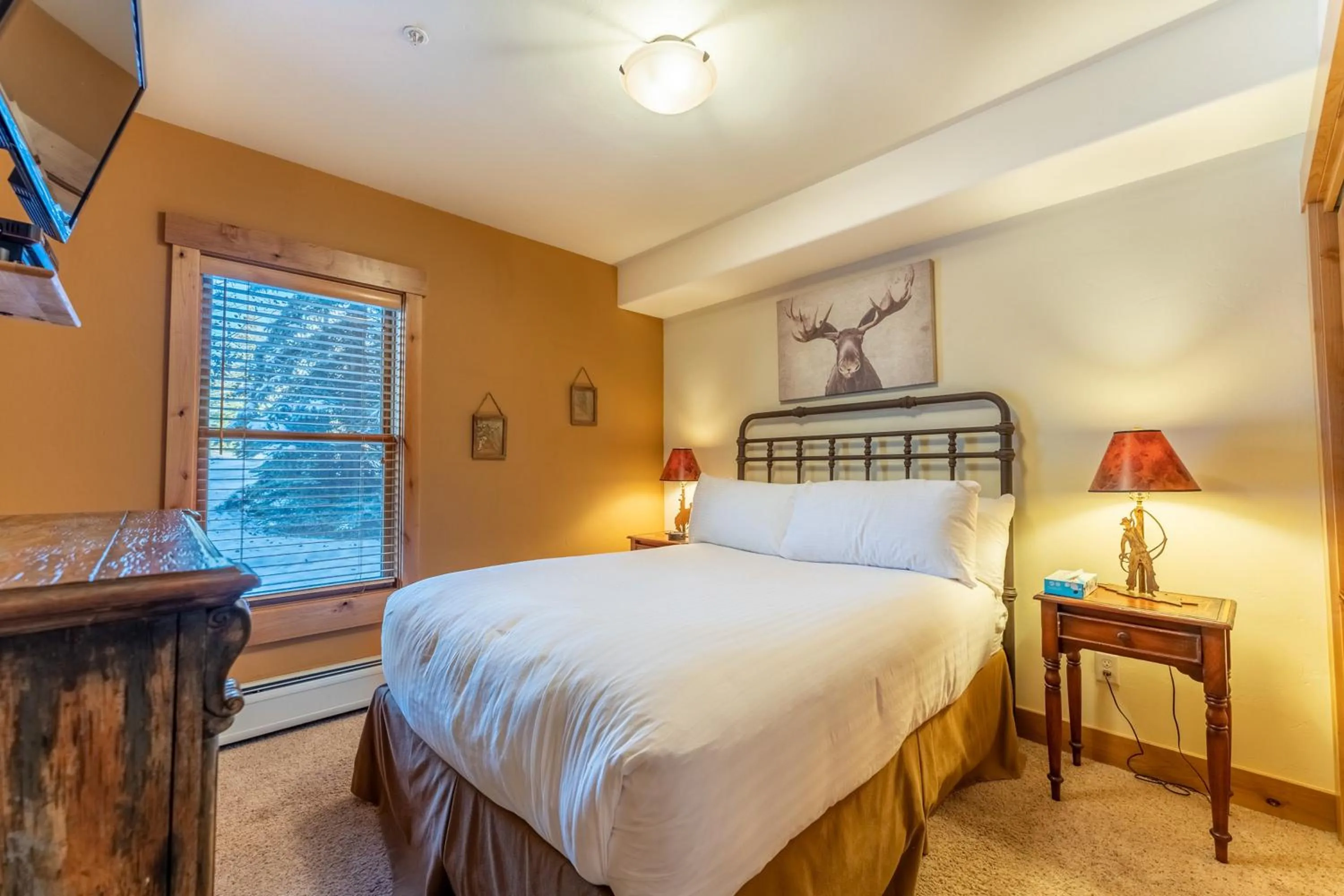 Bedroom, Bed in Tenderfoot Lodge by Summit County Mountain Retreats