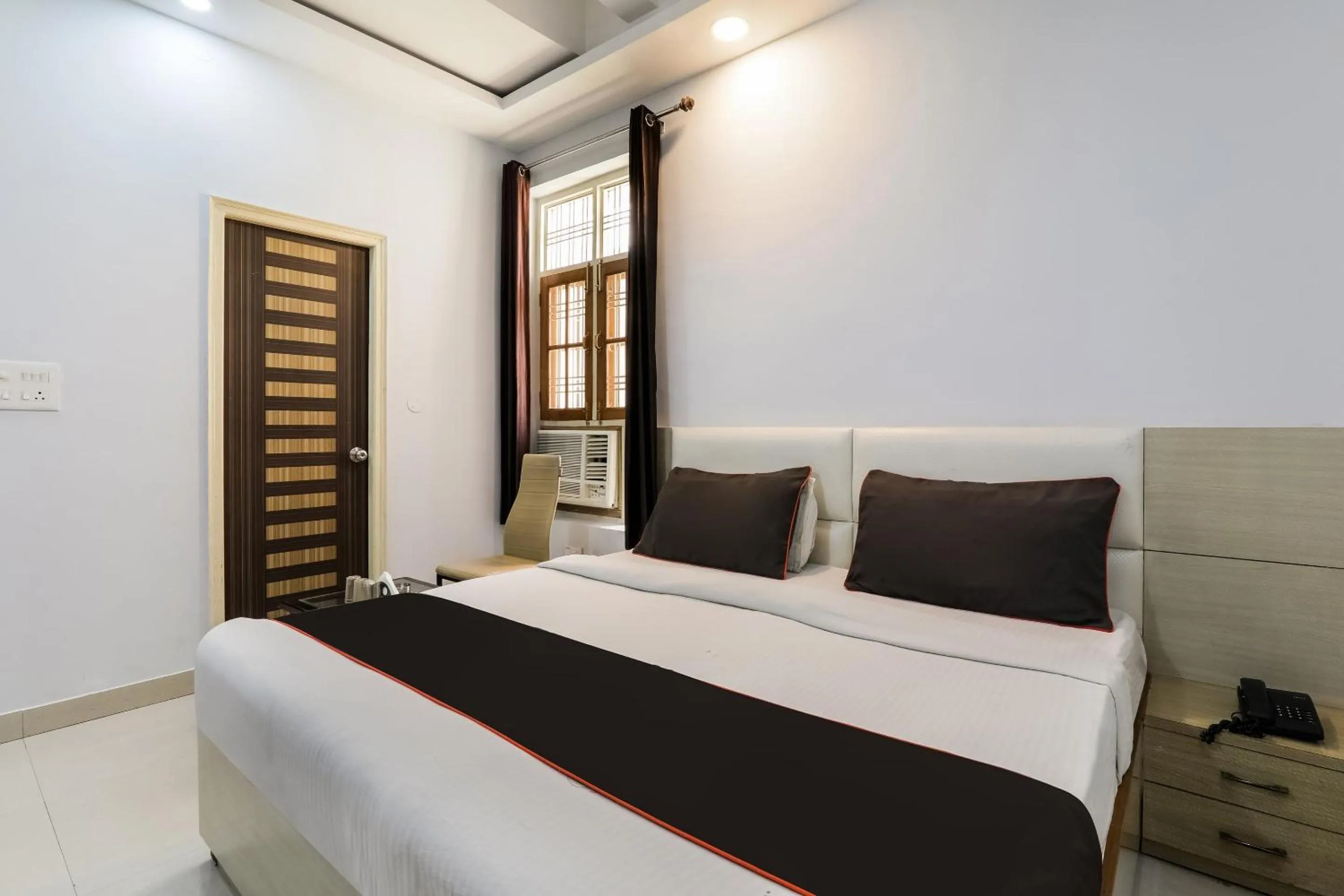 Lobby or reception, Bed in Super OYO Hotel O Kiara Inn