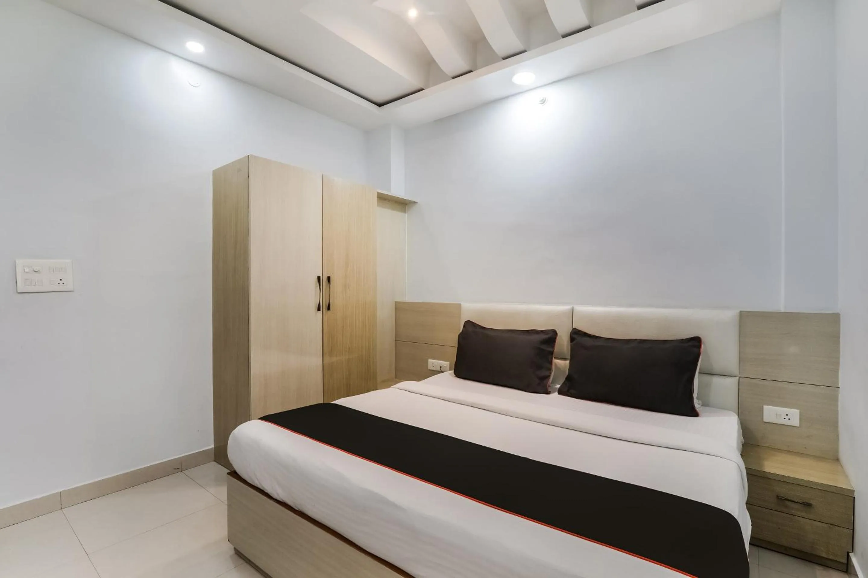 Bedroom, Bed in Super OYO Hotel O Kiara Inn