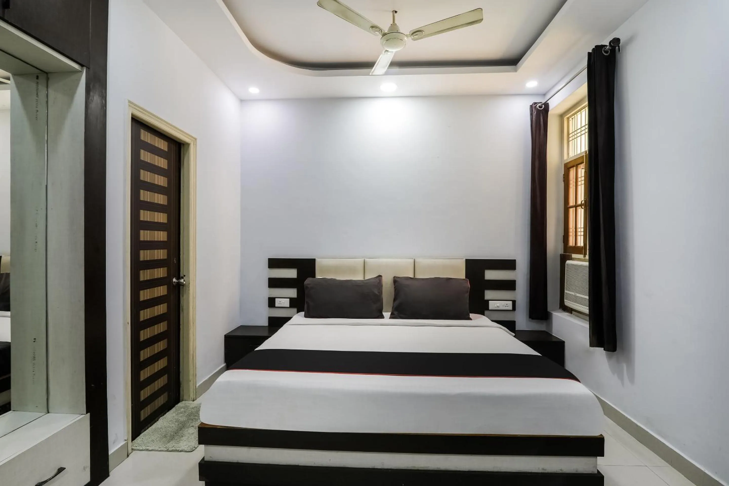 Bedroom, Bed in Super OYO Hotel O Kiara Inn