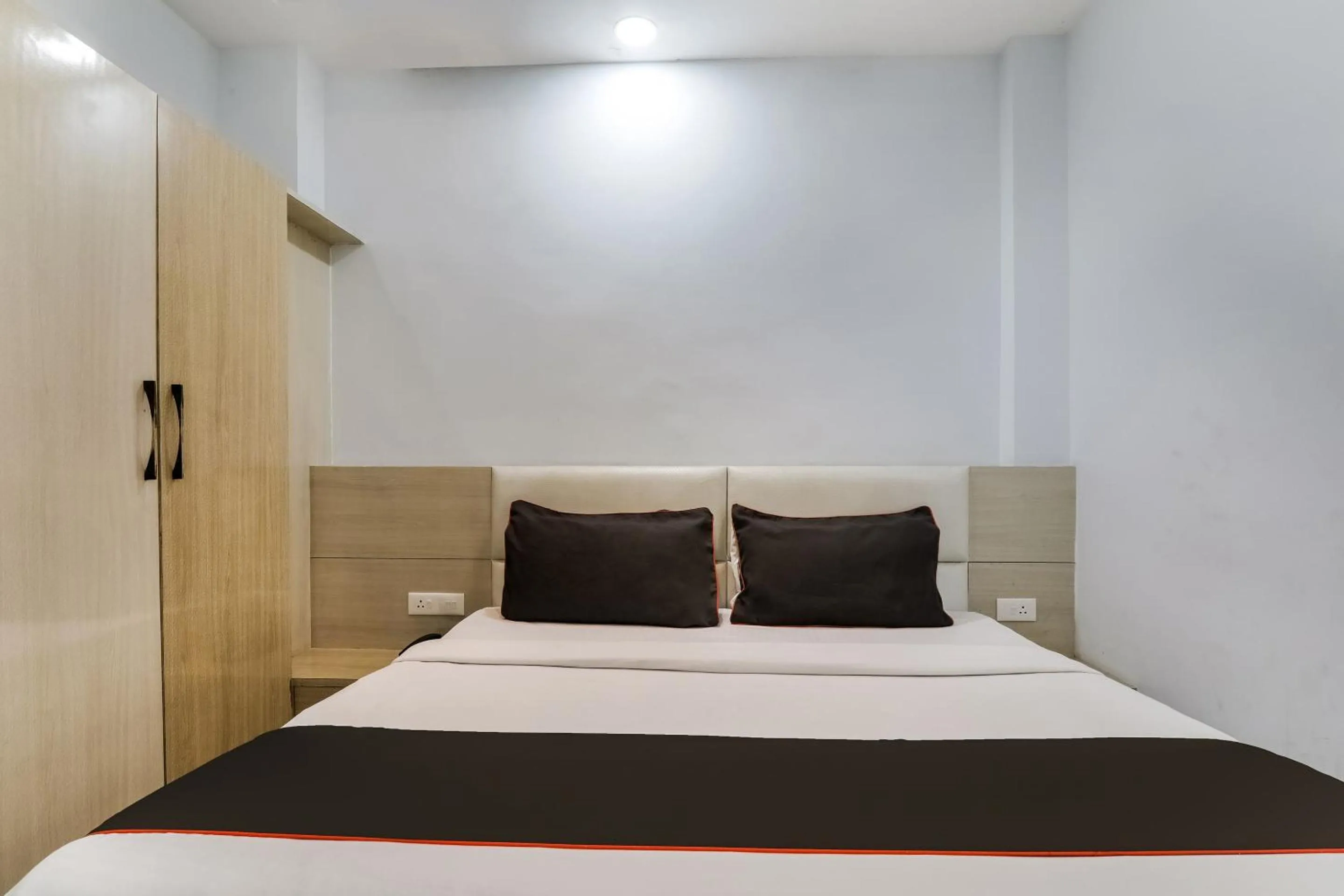 Bedroom, Bed in Super OYO Hotel O Kiara Inn