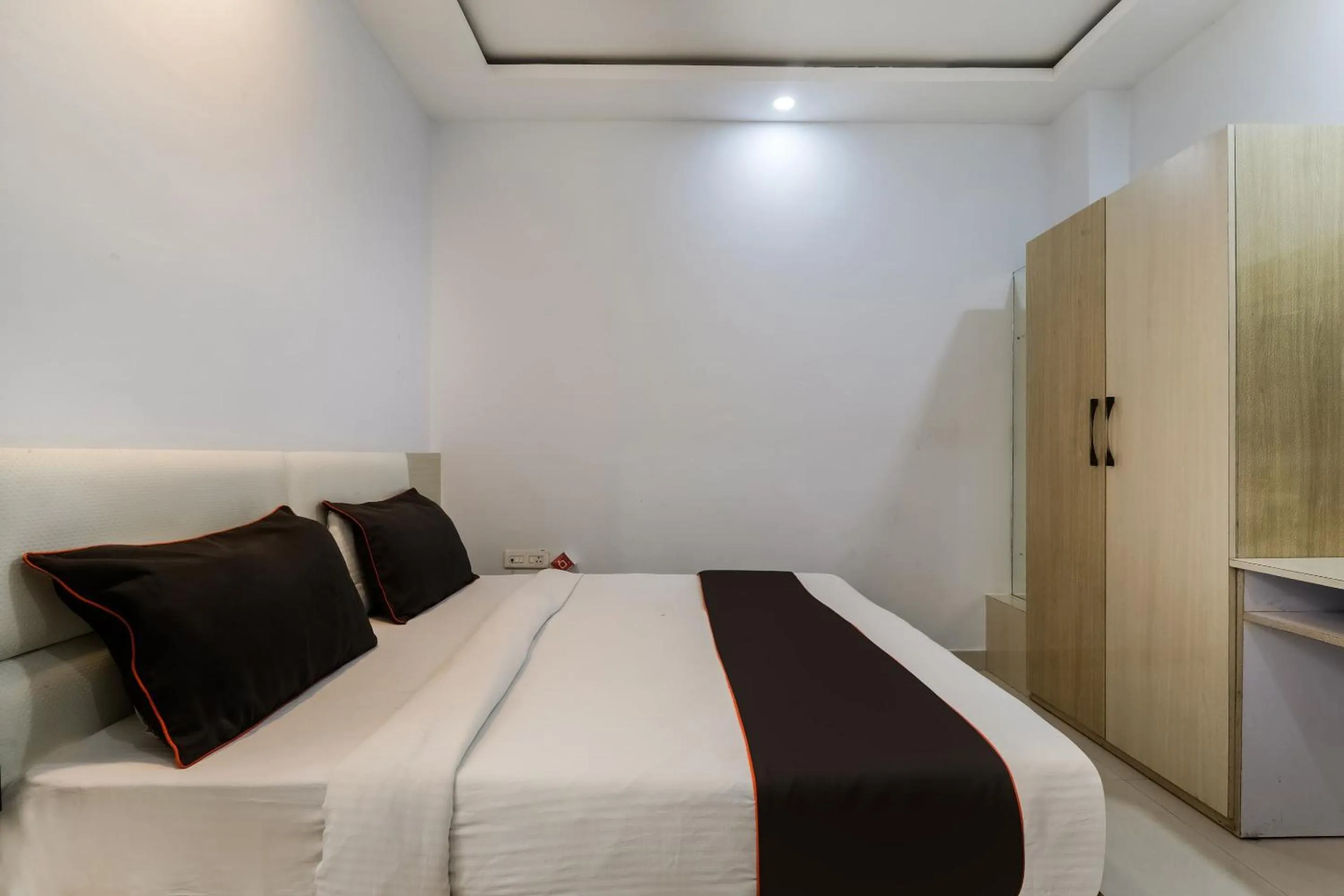 Bedroom, Bed in Super OYO Hotel O Kiara Inn