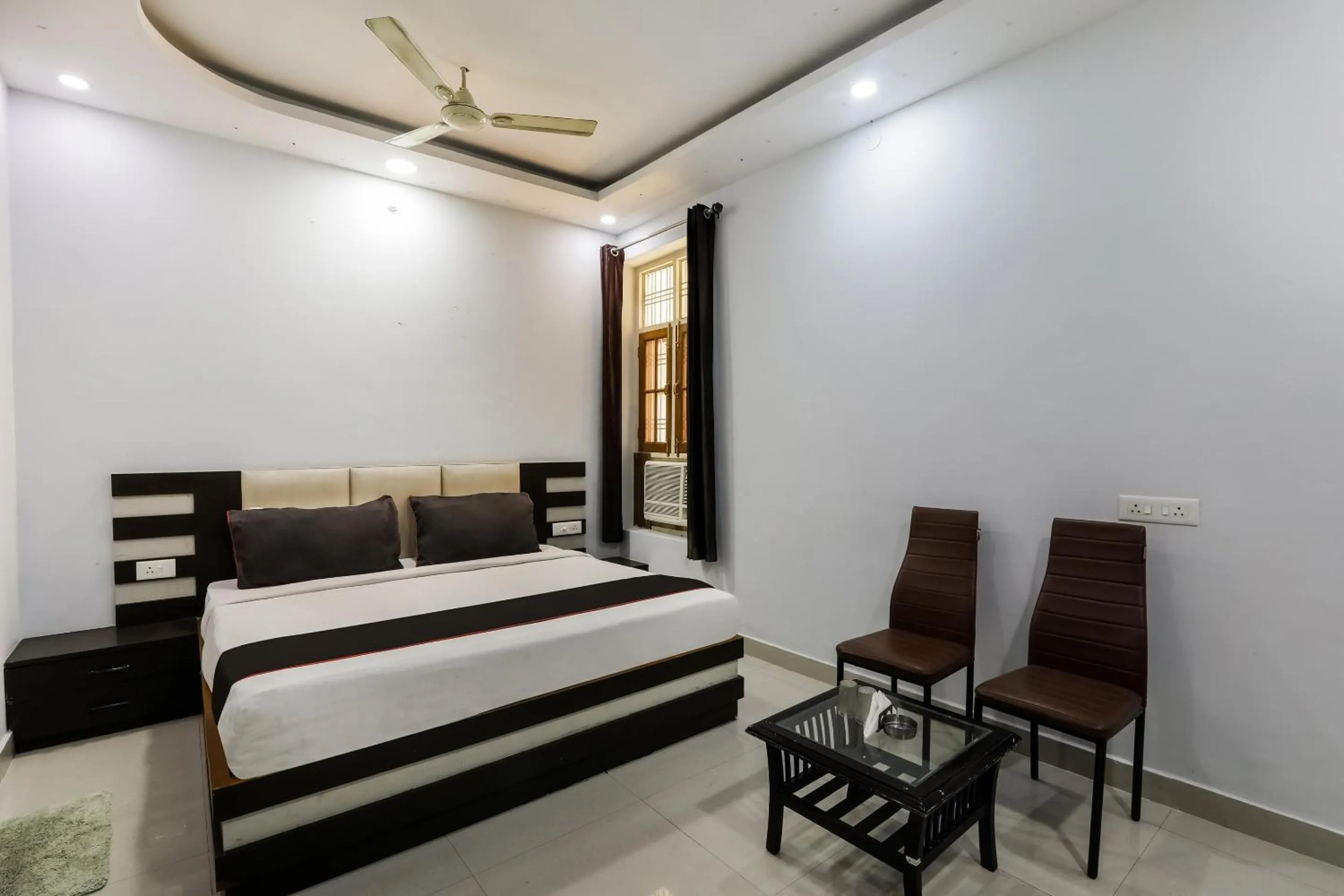 Lobby or reception, Bed in Super OYO Hotel O Kiara Inn
